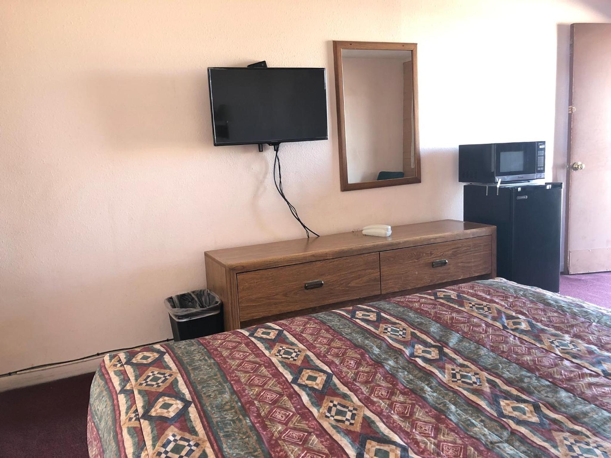 Queen Room photo 2