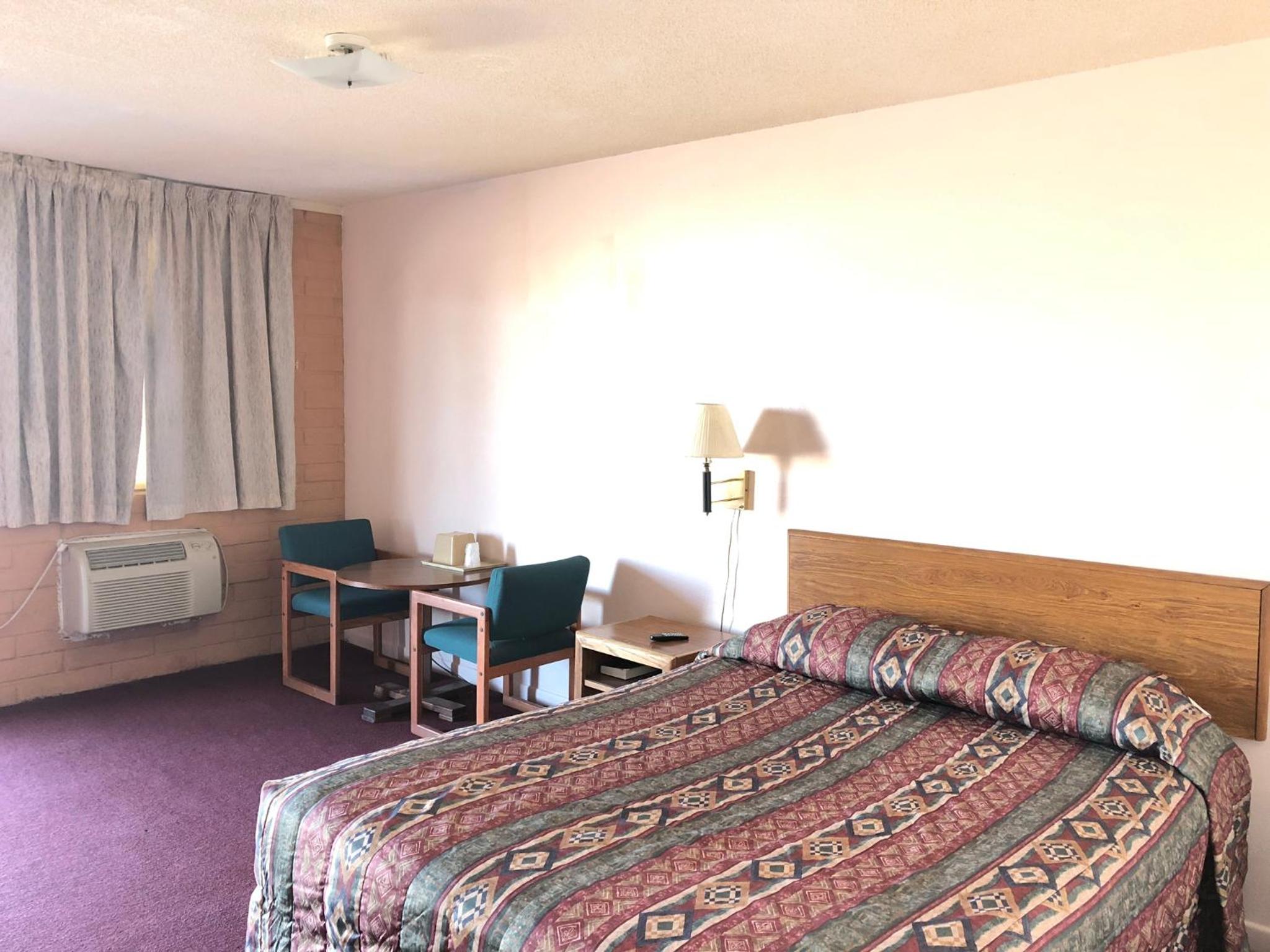 Queen Room photo 1