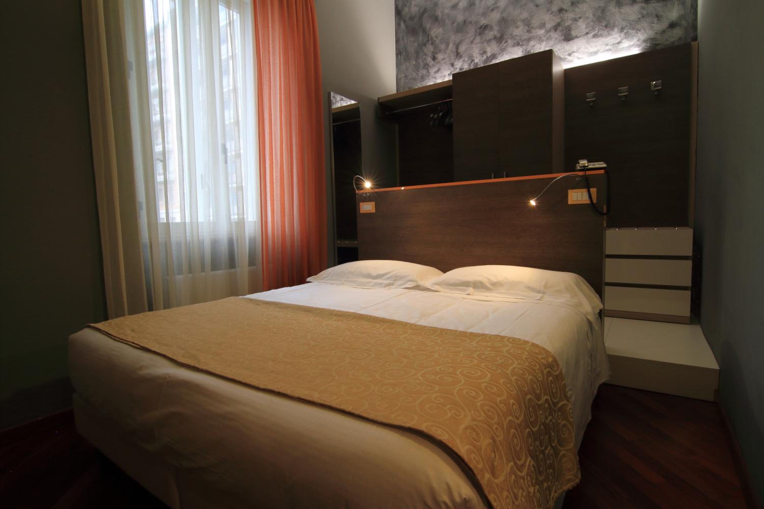 Double Room thumbnail 5
