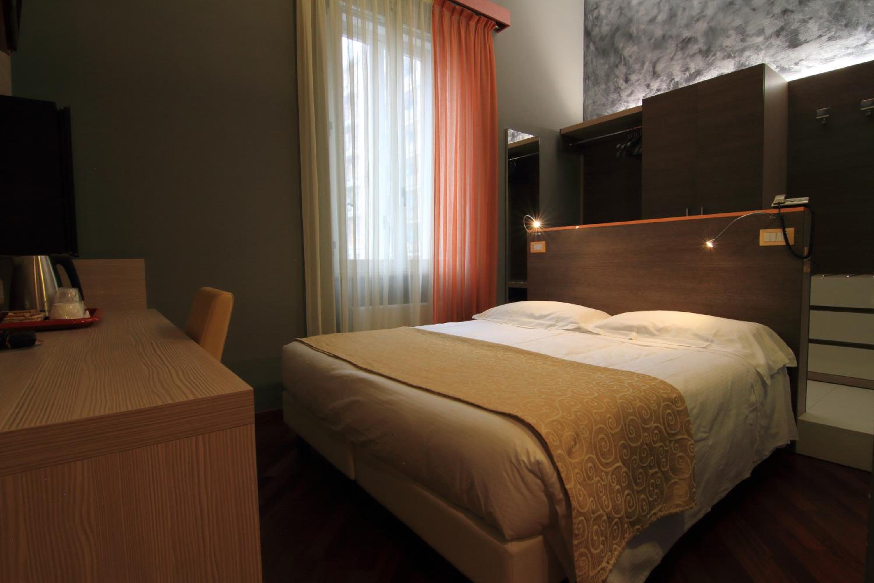 Double Room thumbnail 6