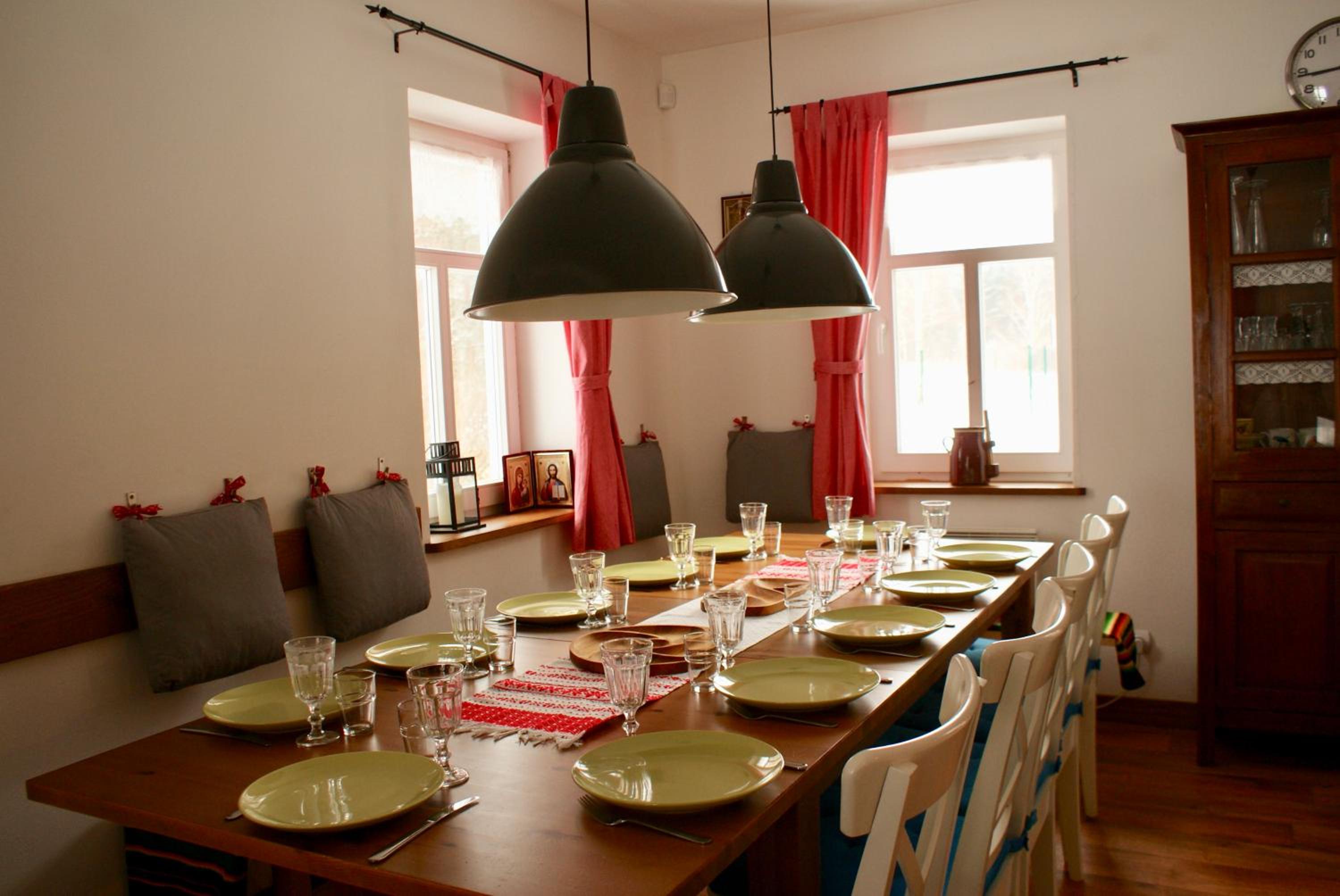 Five-Bedroom House photo 2