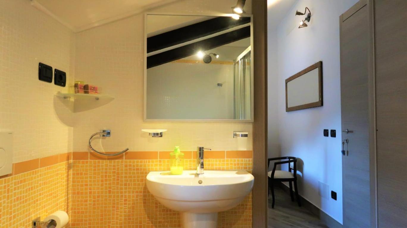 Double Room - Photo 11