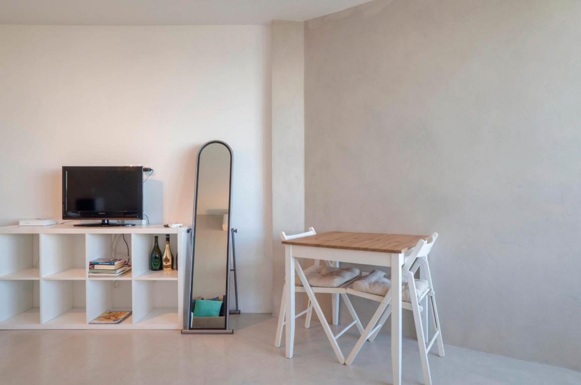 Estudio con vista al mar