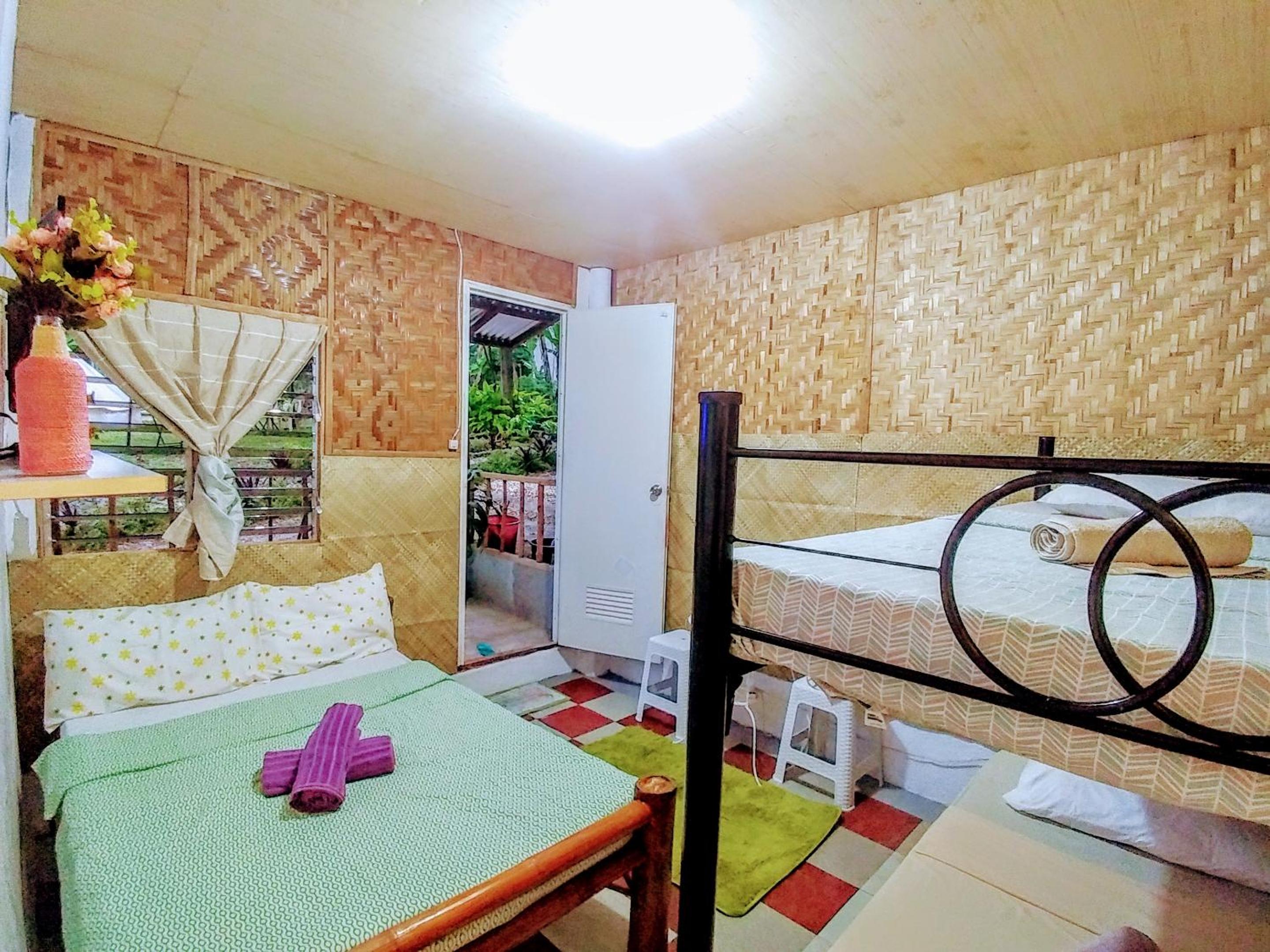 Quadruple Room with Private Bathroom - Photo 49