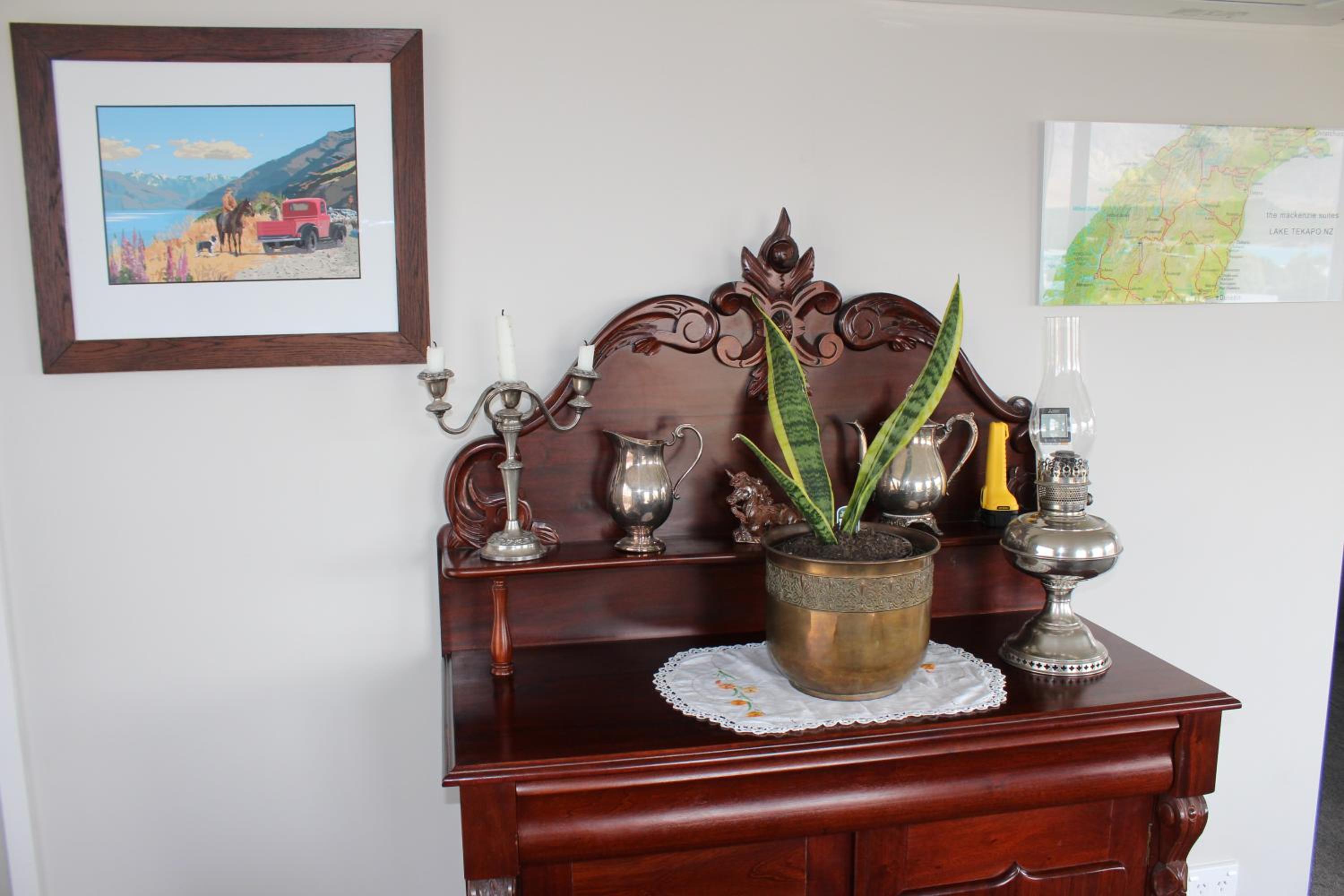 Superior One-Bedroom Apartment with Panoramic Lake View - Photo 4