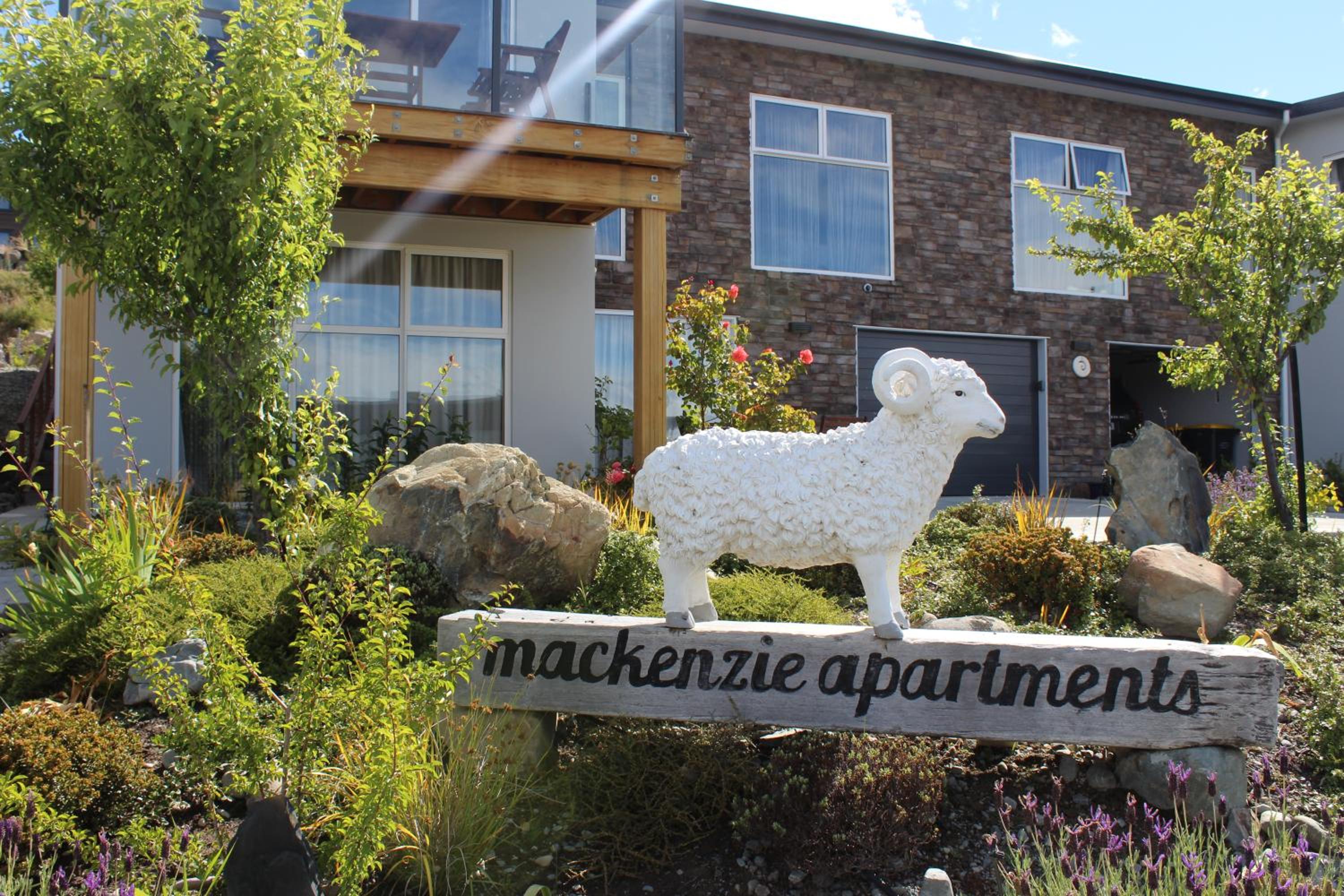 Two-Bedroom Apartment with Lake View - Photo 15