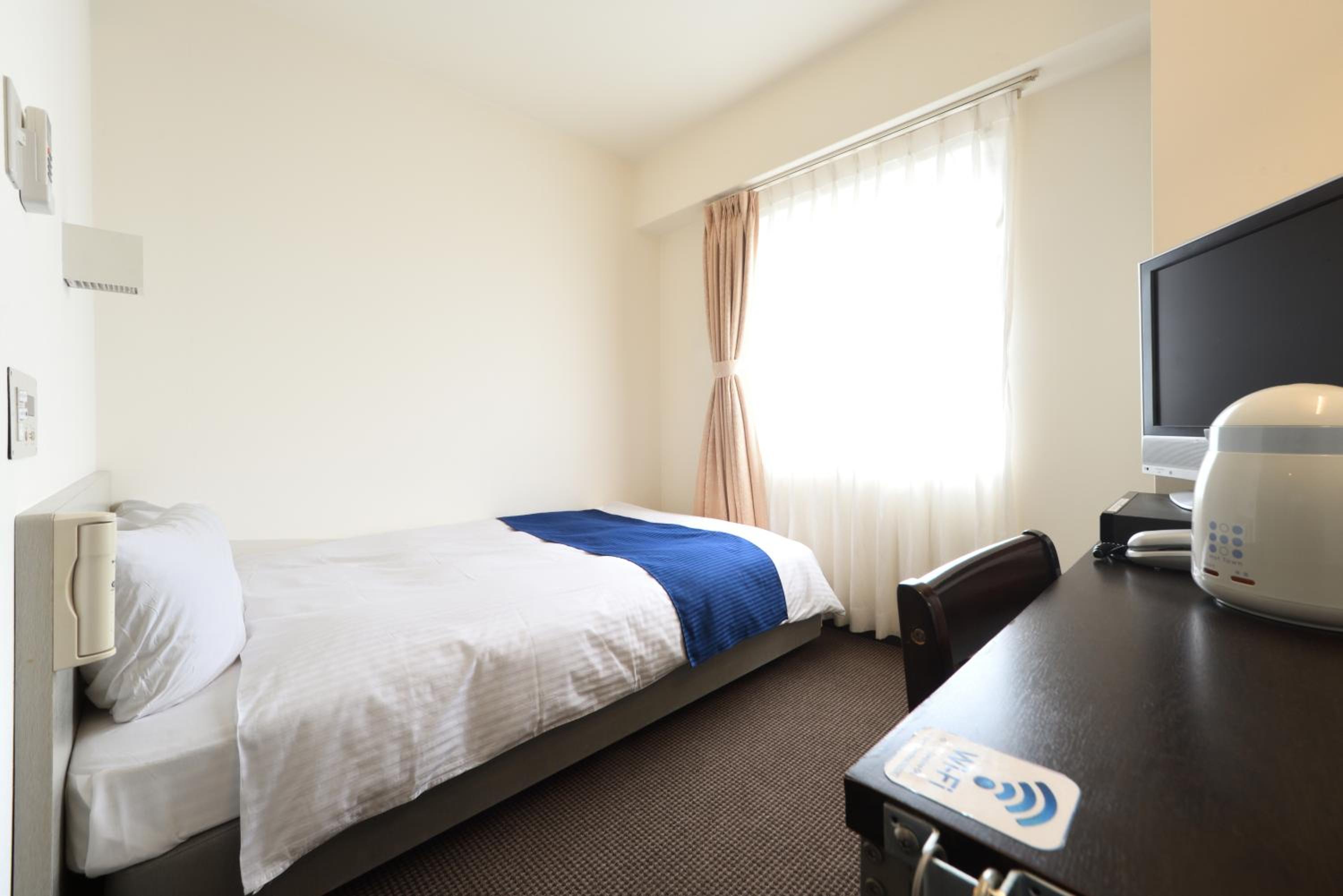 Semi Double Room - Non-Smoking
