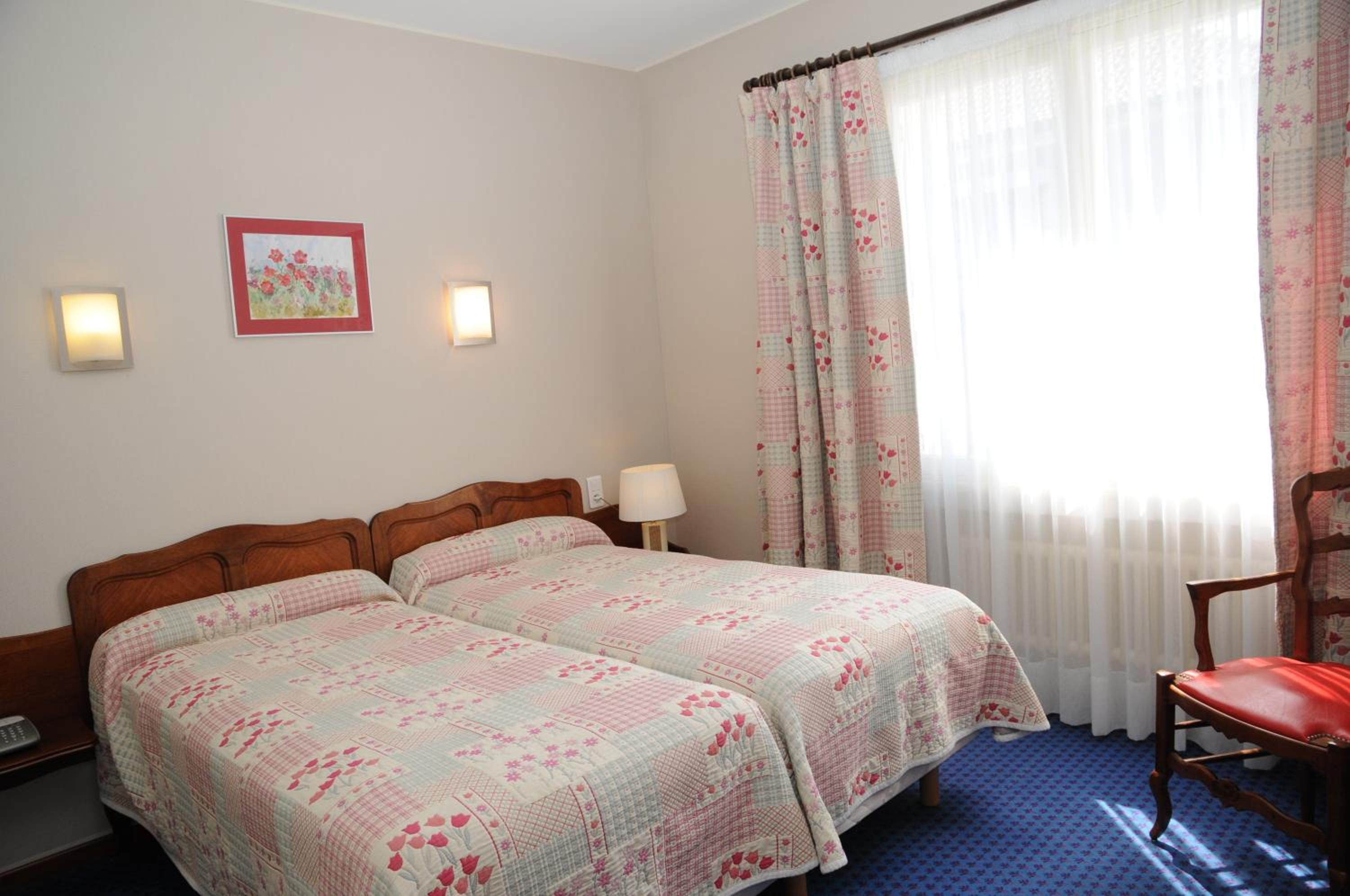 Twin Room with Bath photo 3