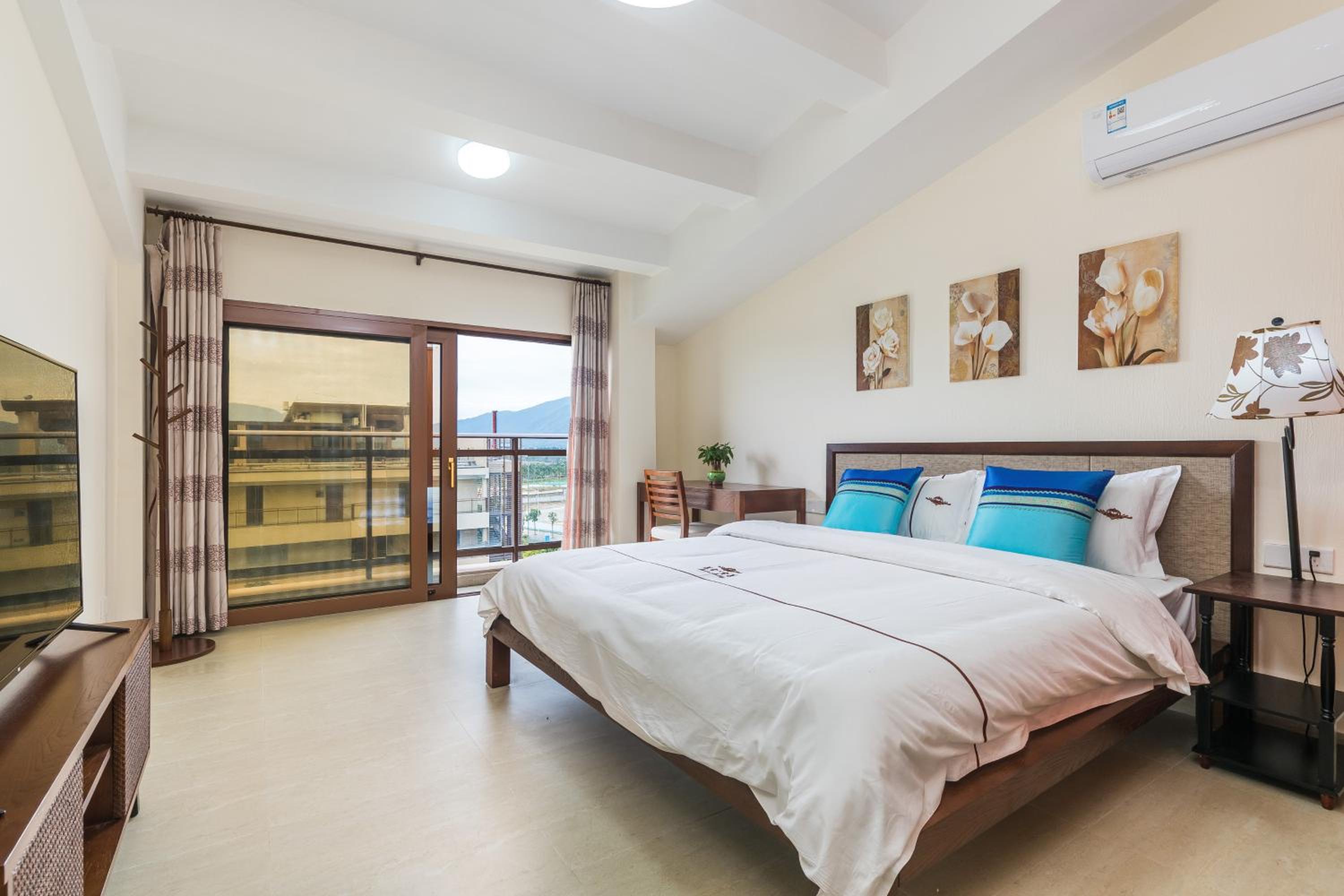 Three-Bedroom Villa - Photo 1