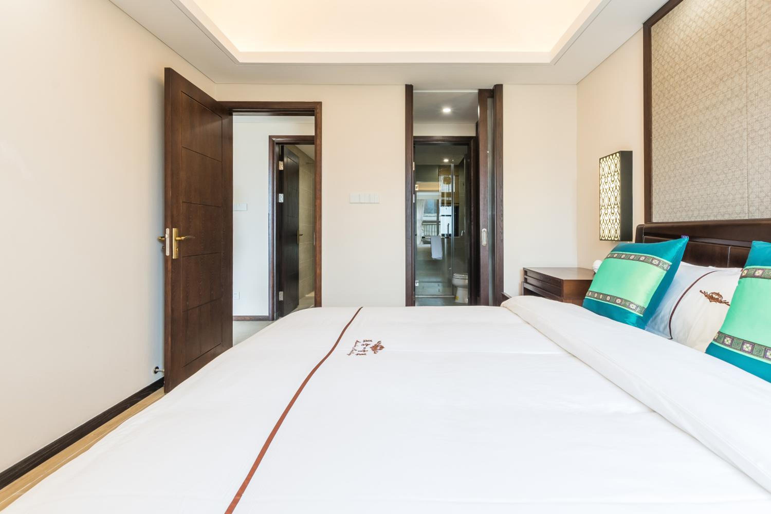 Three-Bedroom Villa - Photo 11