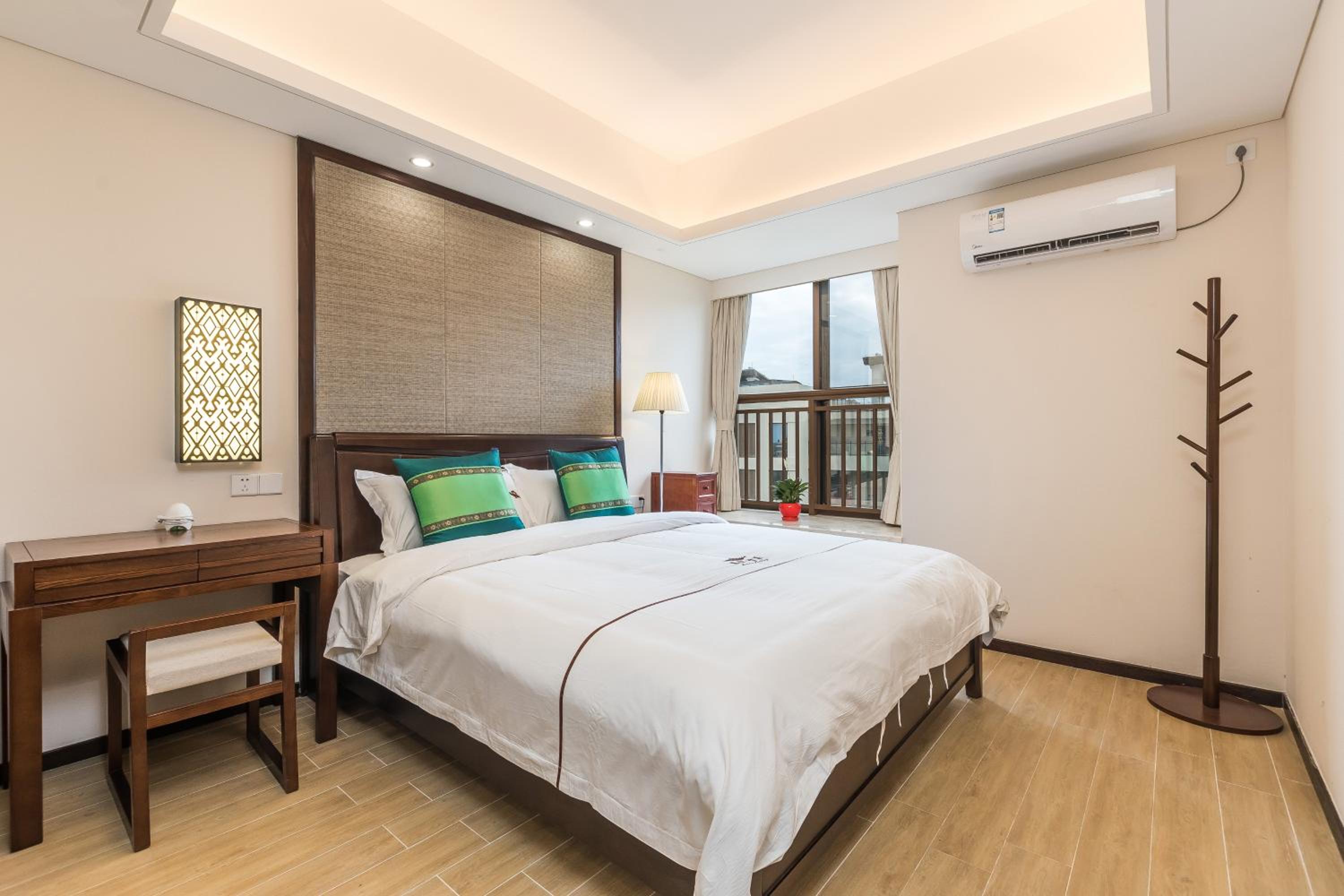Three-Bedroom Villa - Photo 2