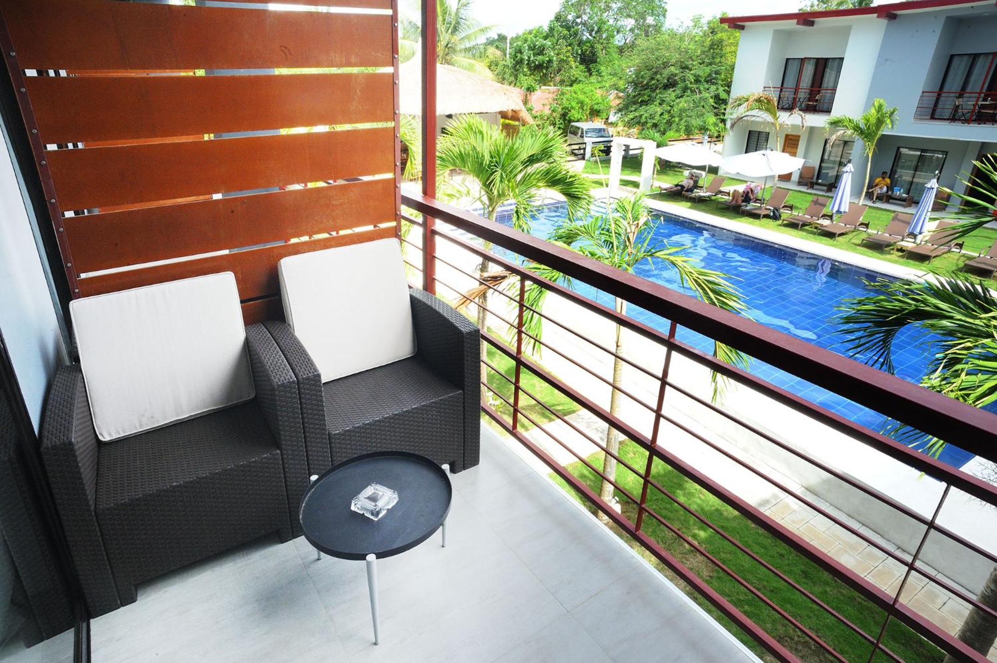 Double deluxe with pool view - Photo 3