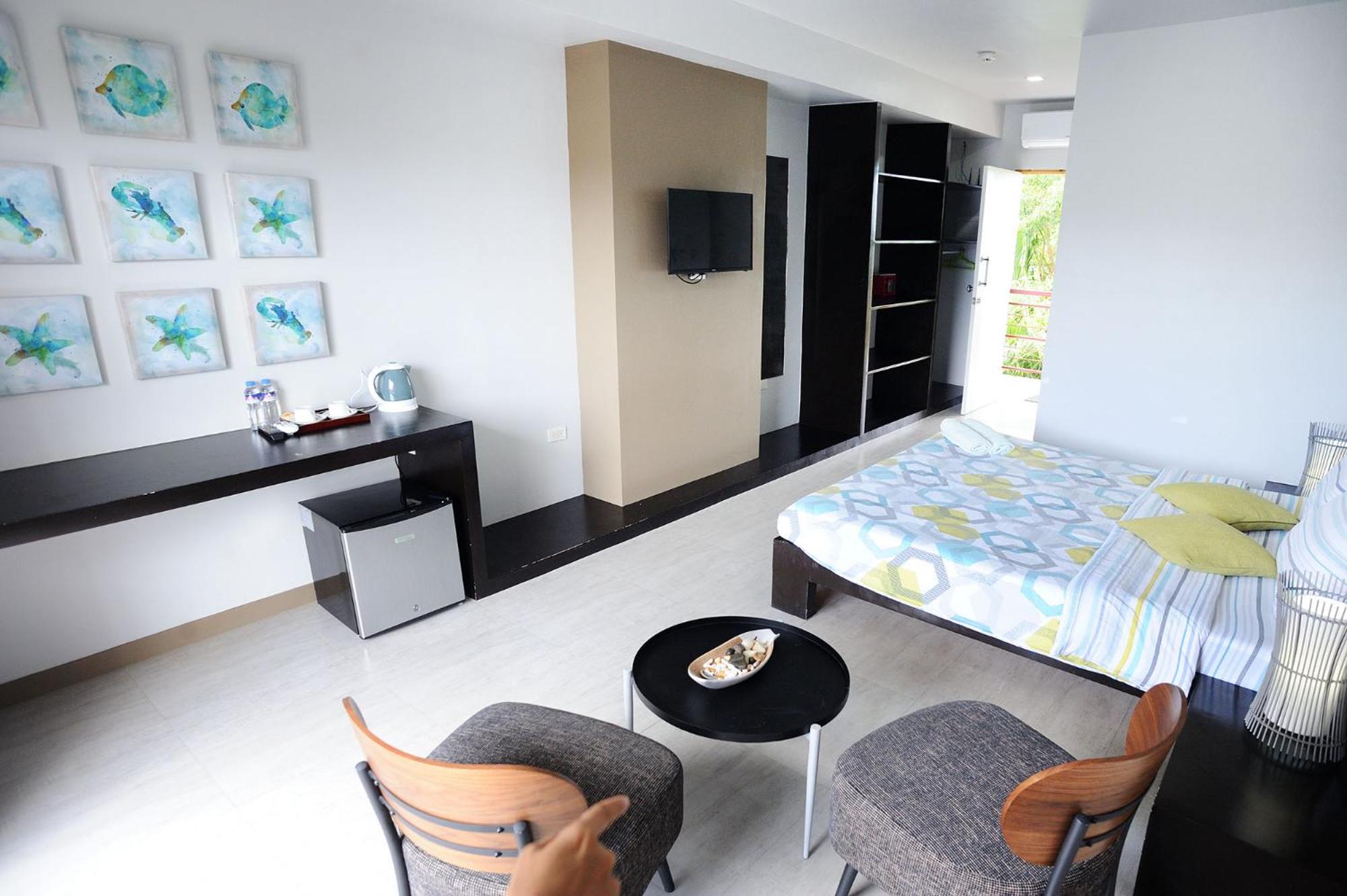 Double deluxe with pool view - Photo 1