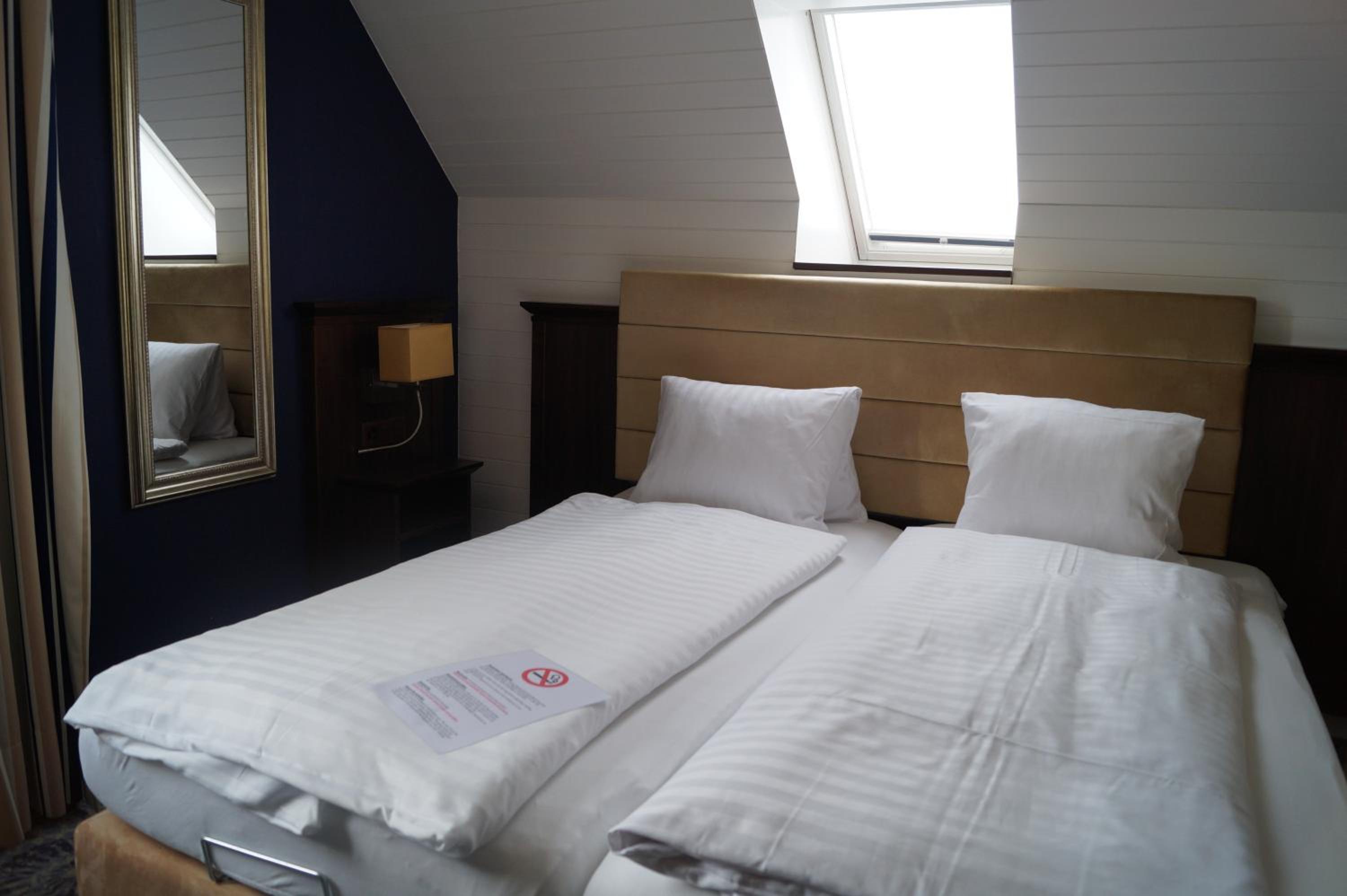Double Room Facing Street photo 3