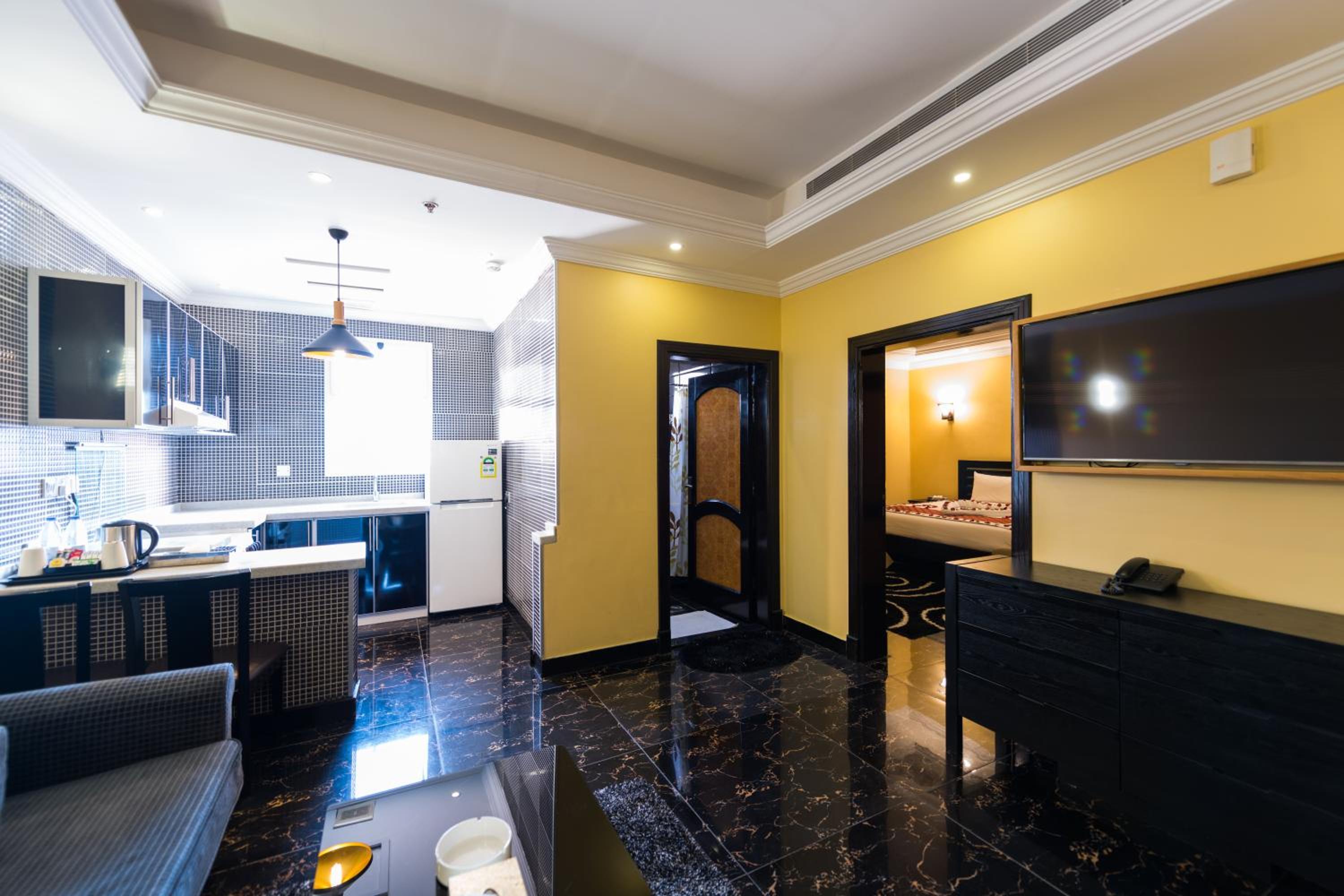 One-Bedroom Apartment - Photo 5