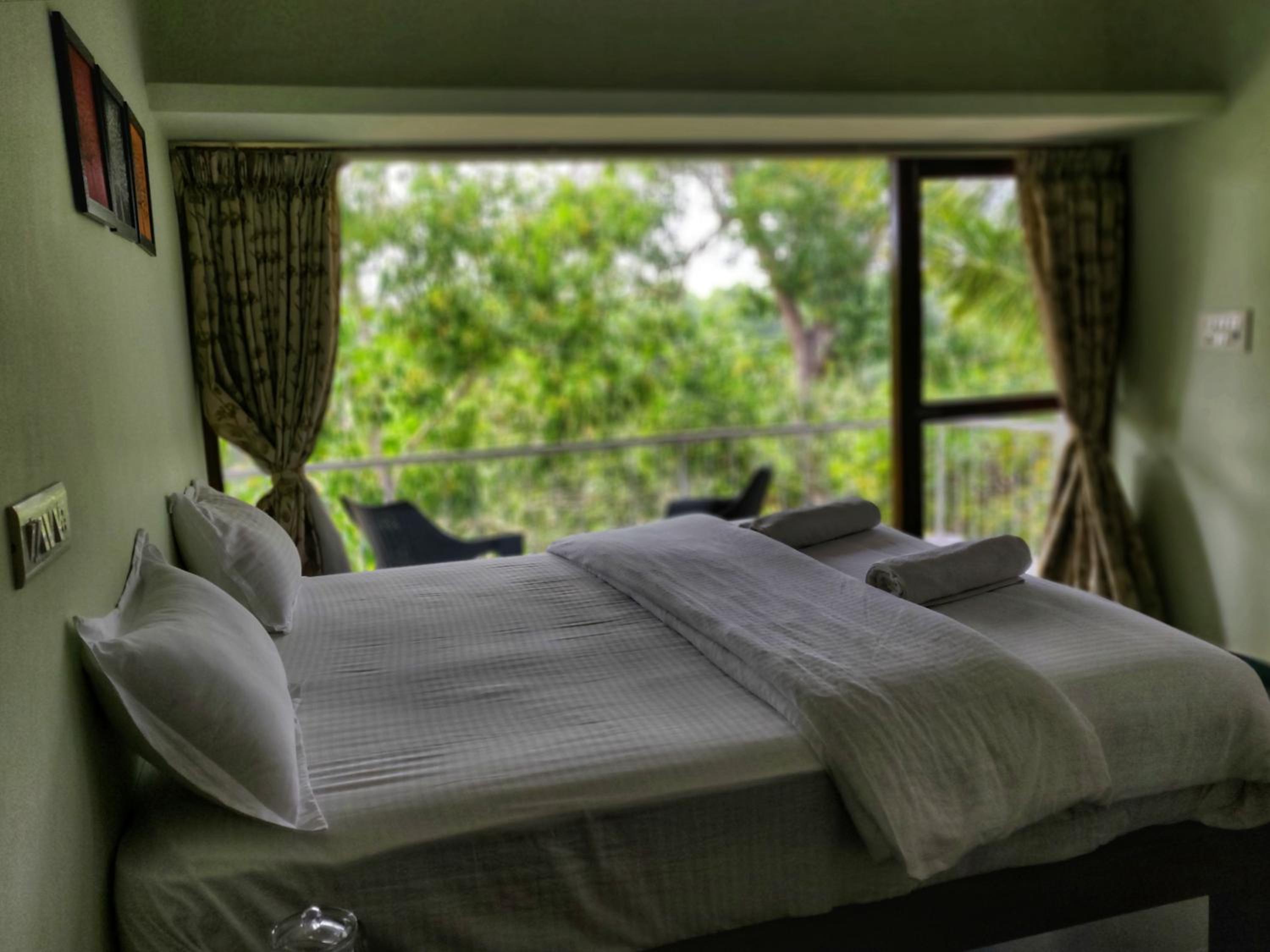 Double Room with Balcony (2 Adults + 1 Child) photo 3