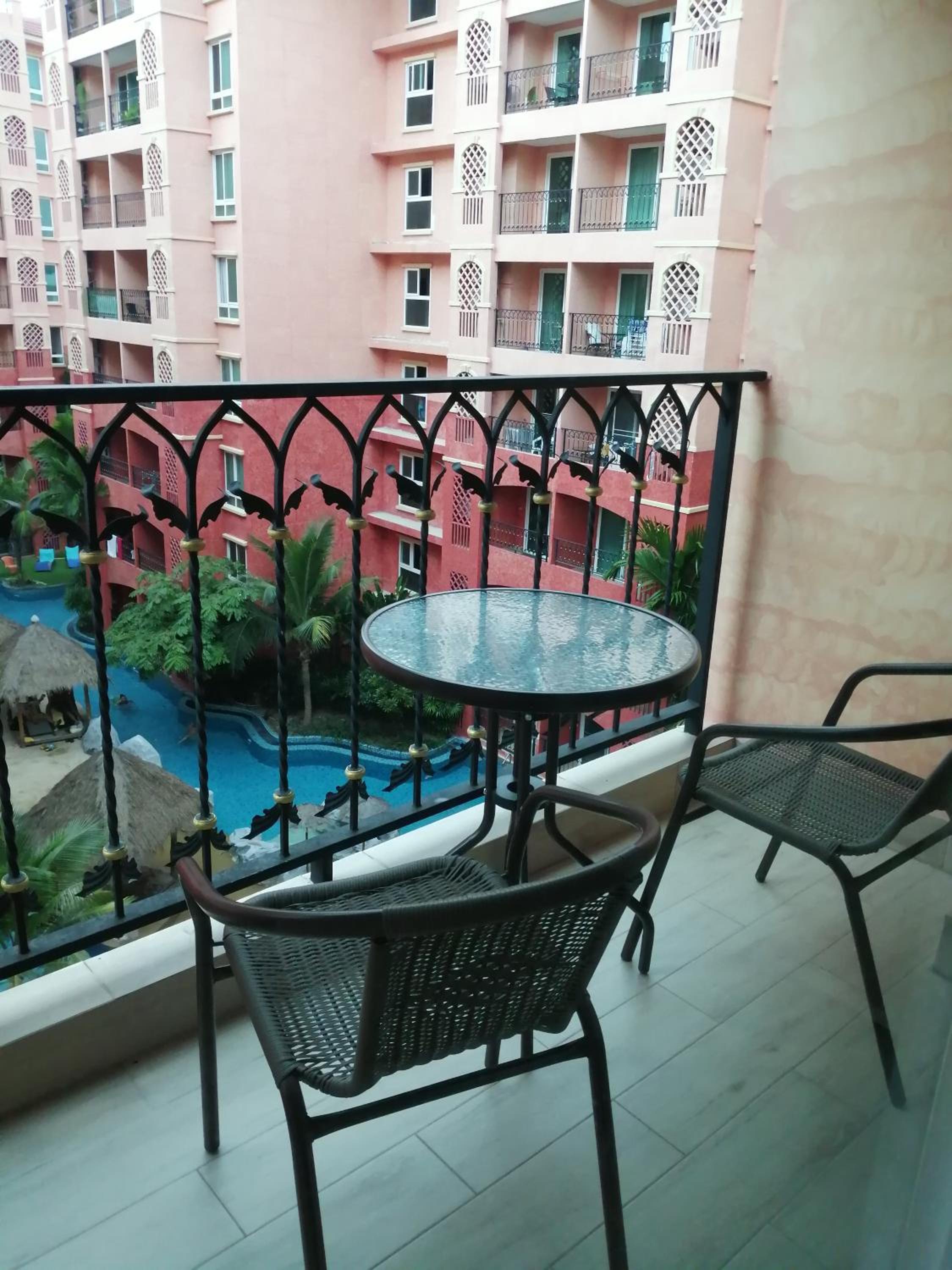 Apartment with Pool View photo 2