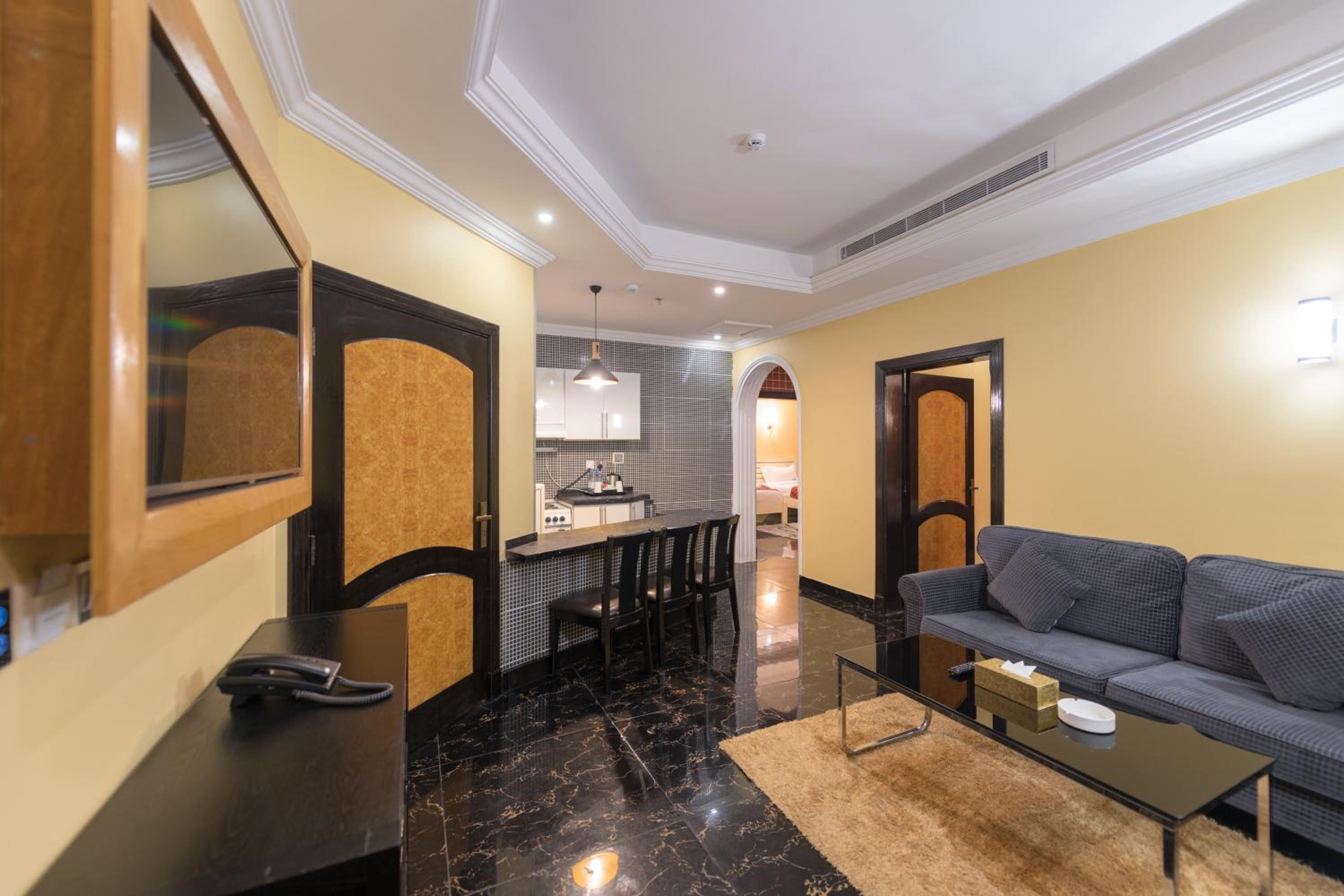 One-Bedroom Apartment - Photo 8