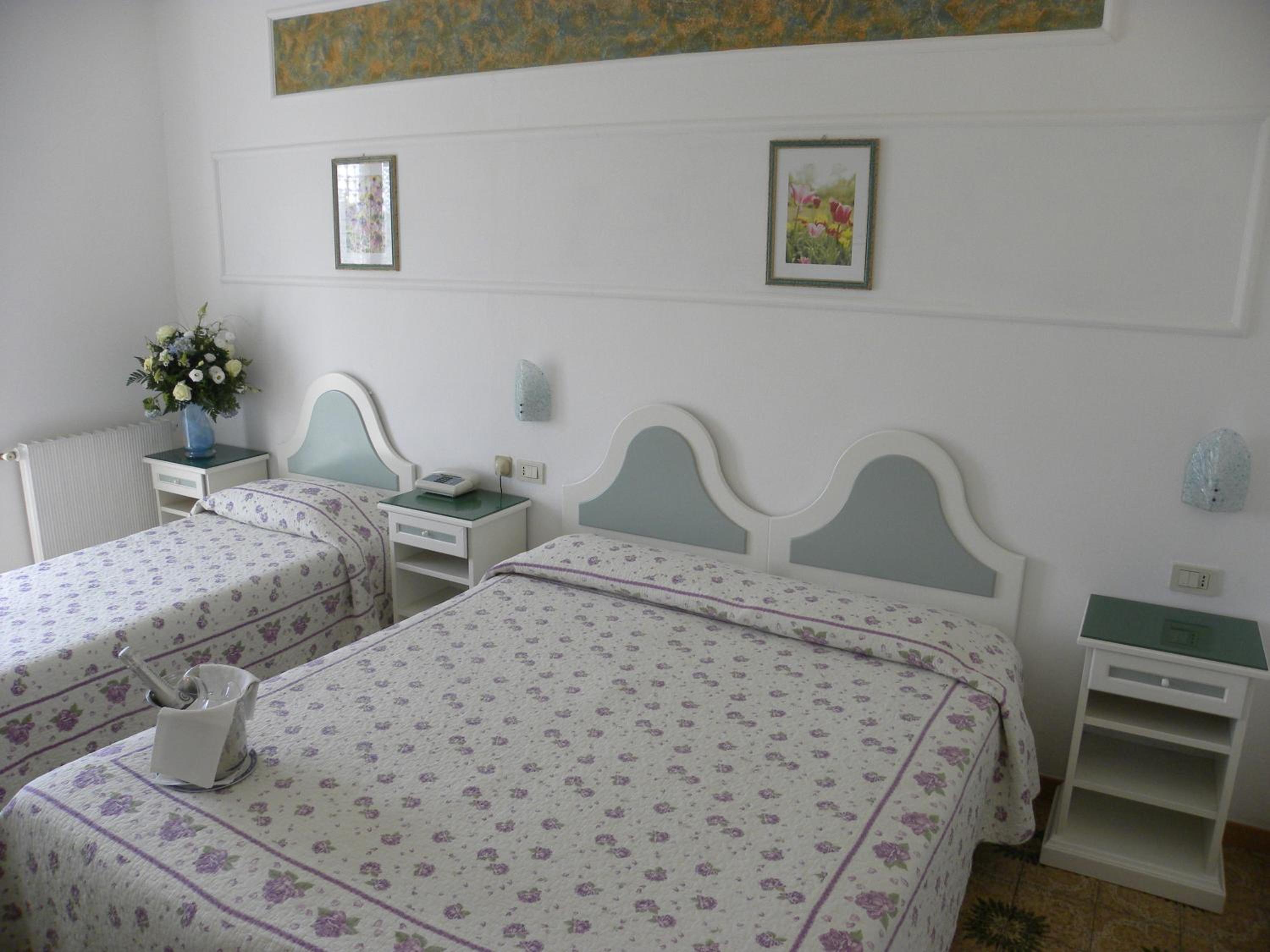 Economy Triple Room - Photo 2