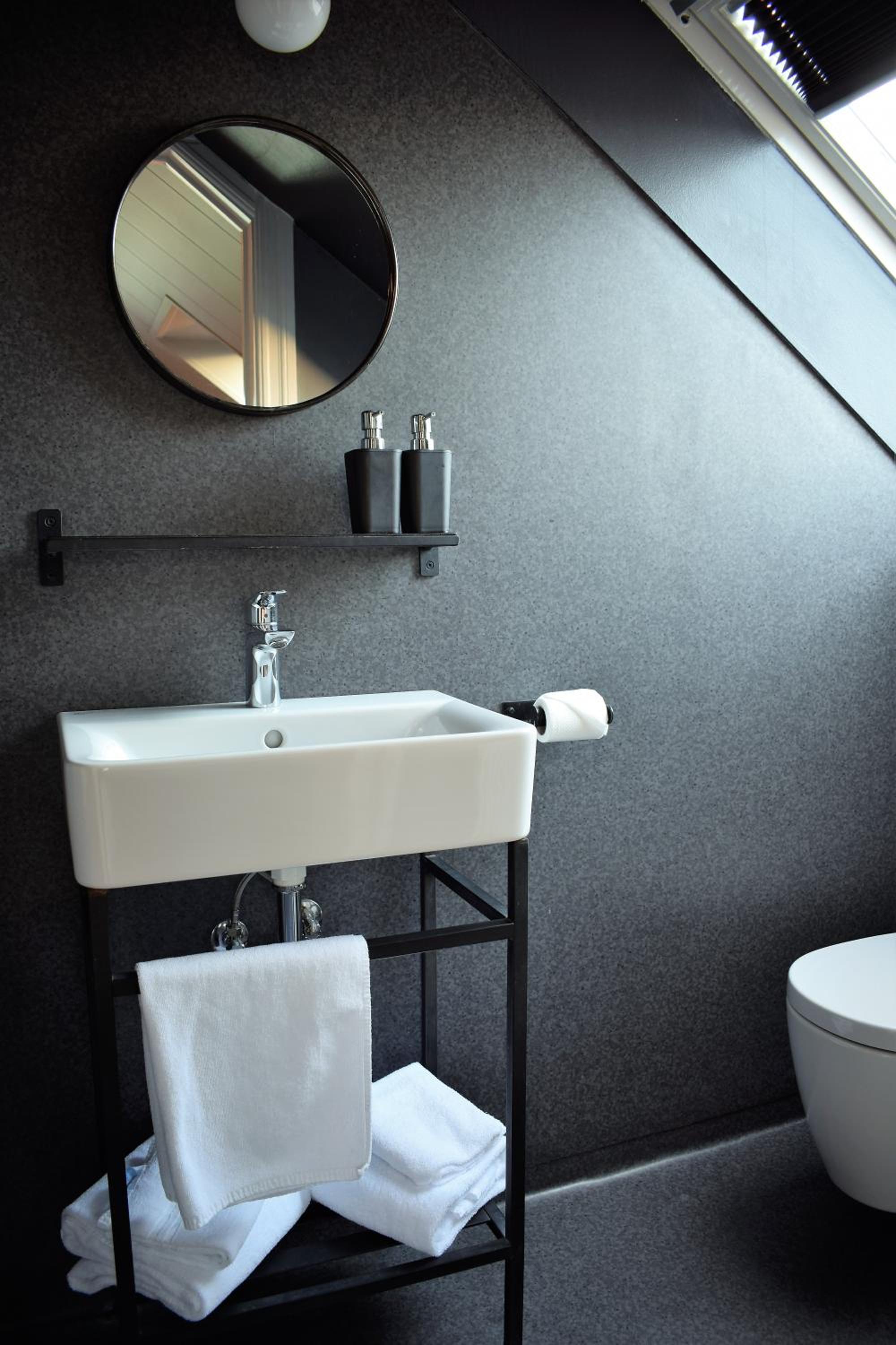 Double Room - Photo 12