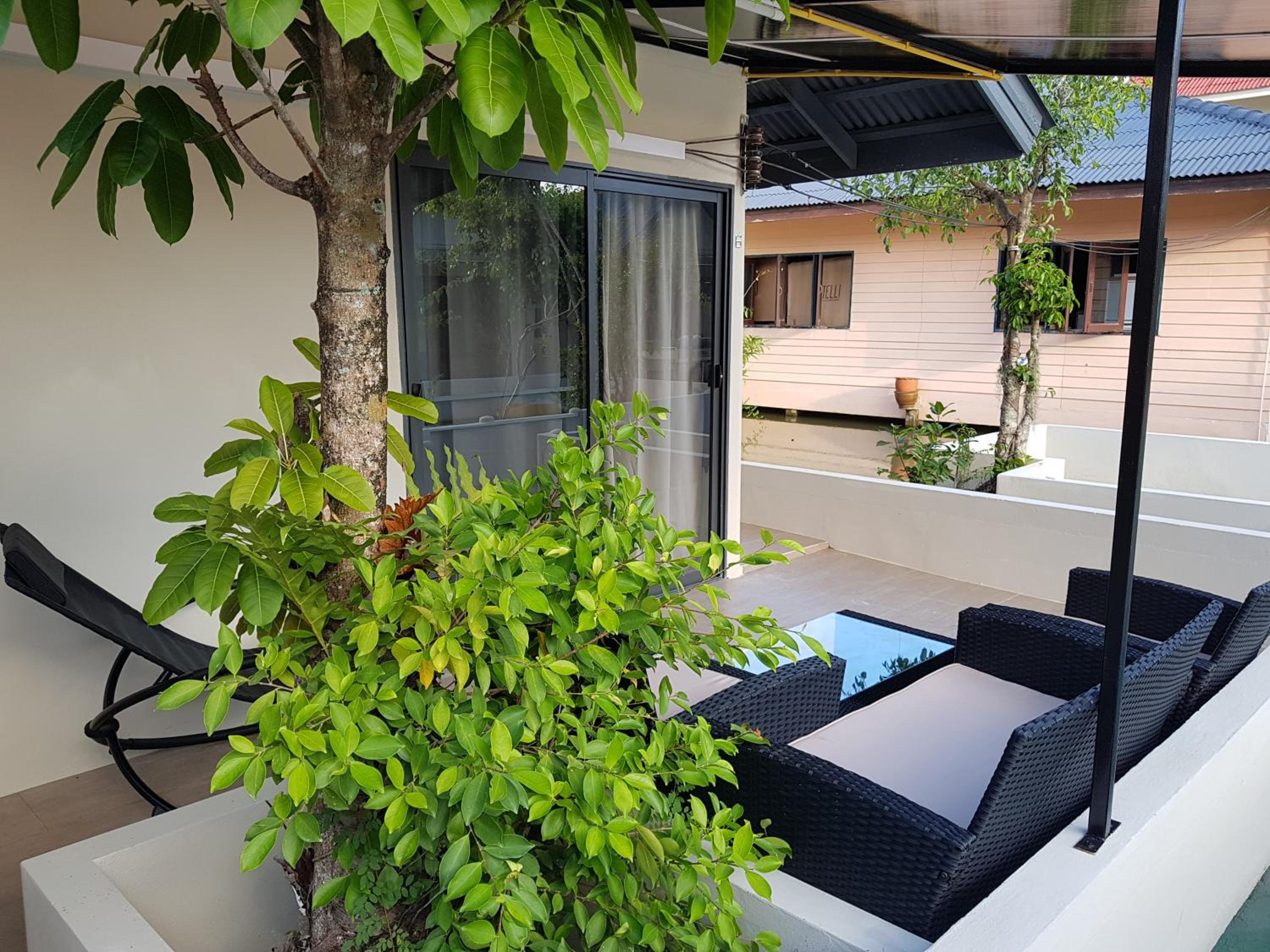 Bungalow Number 6 - Photo 4