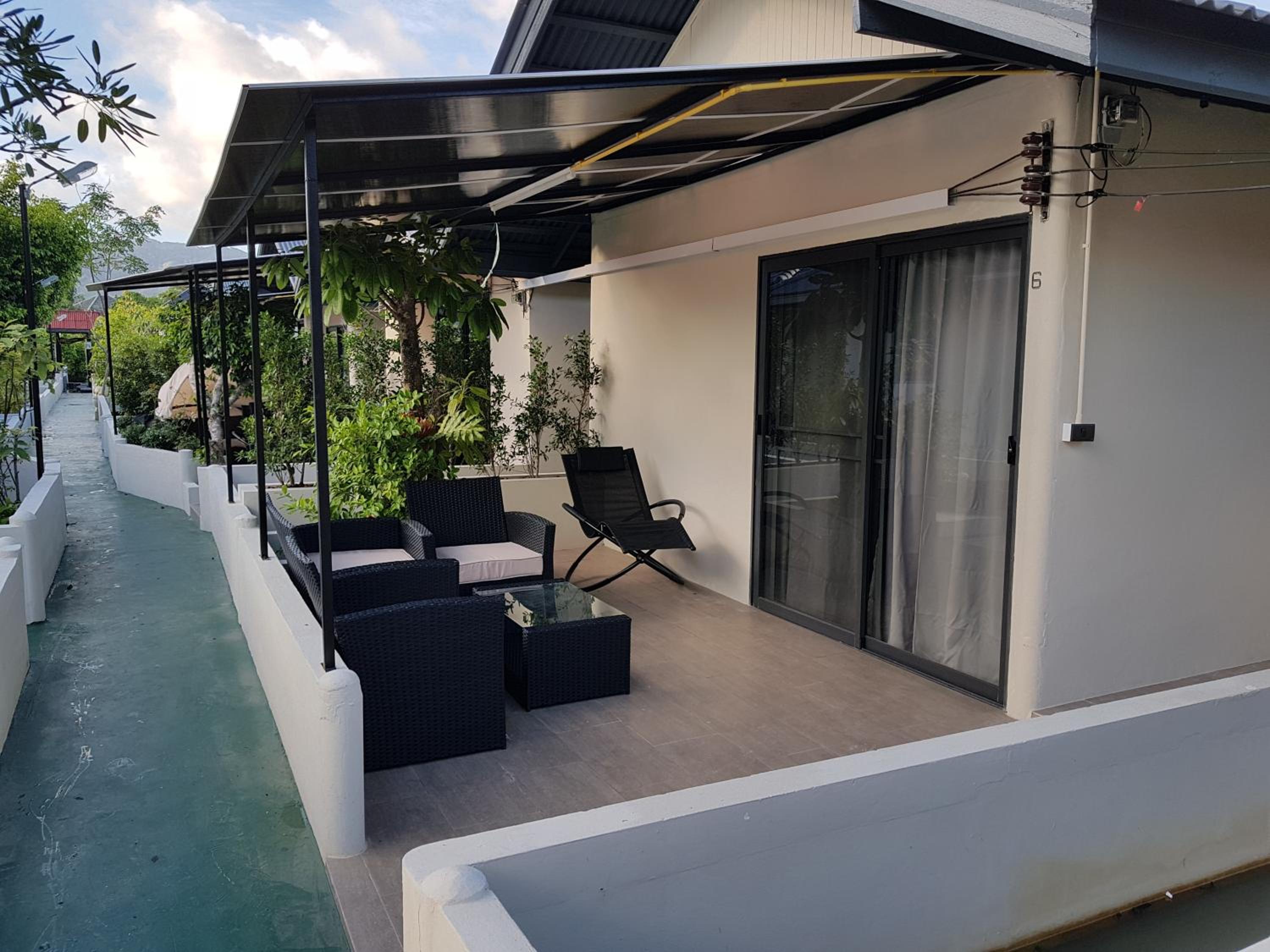 Bungalow Number 6 - Photo 3