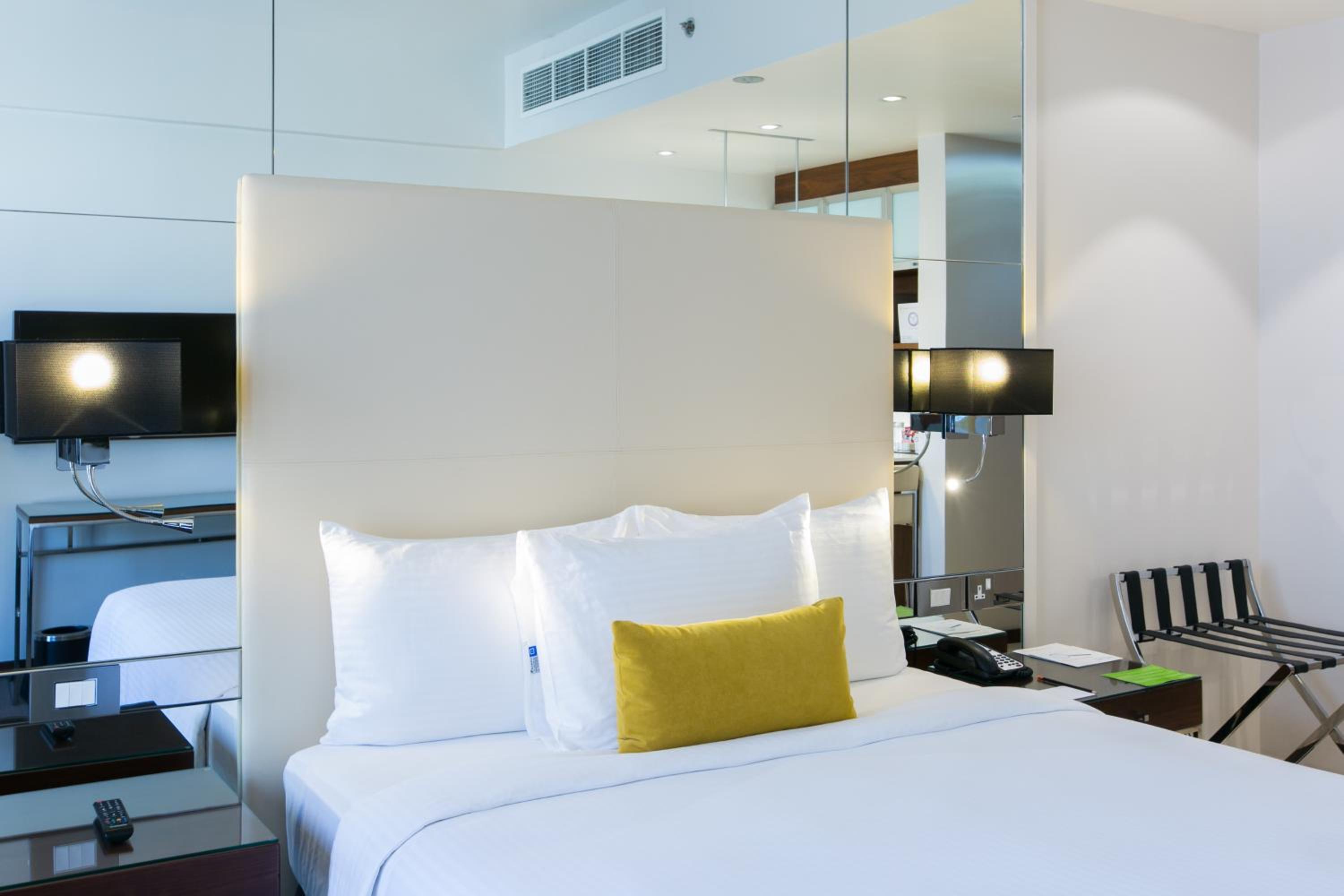 Centro Room - Queen Bed