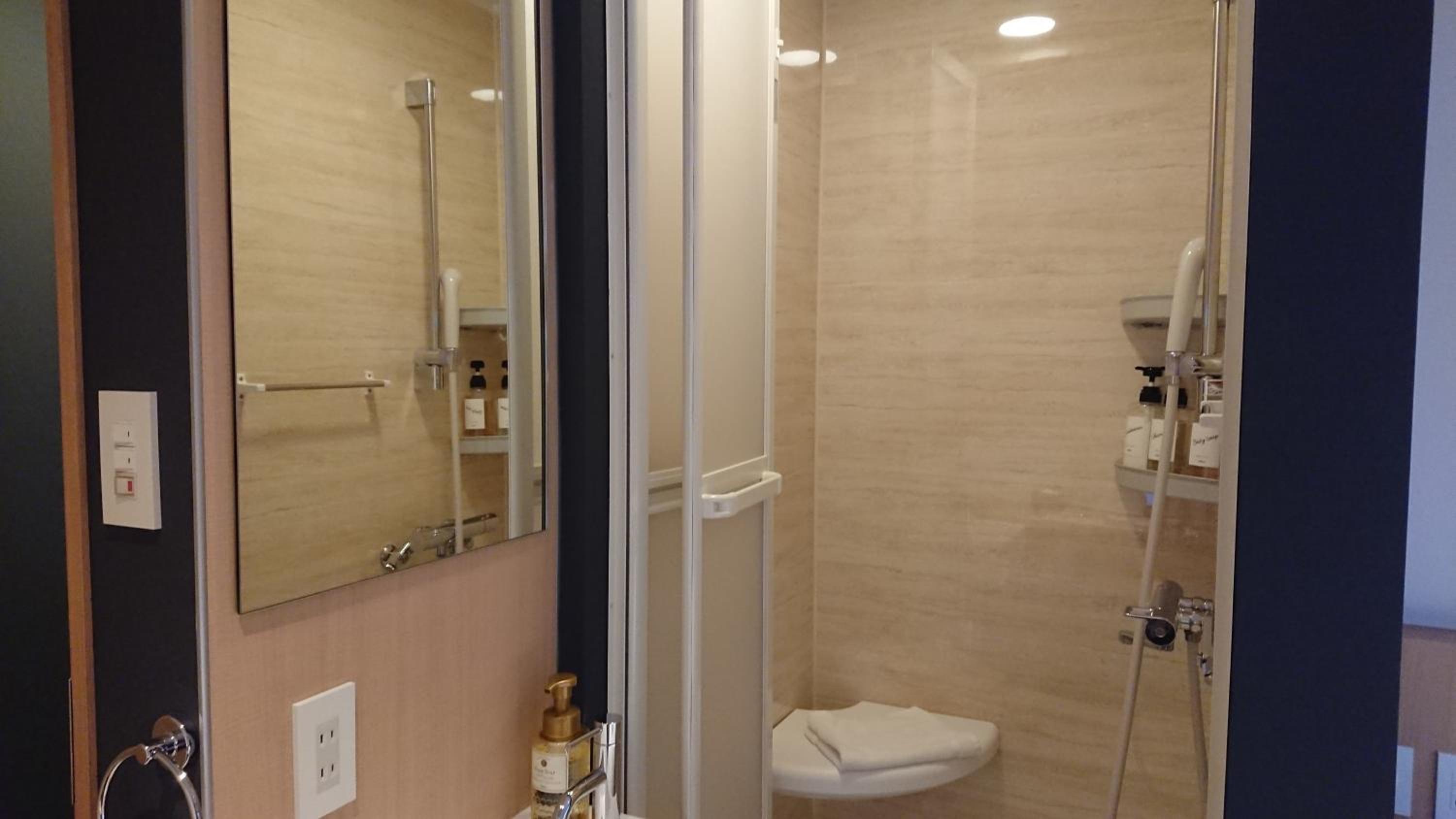 Single Room - Non-Smoking photo 3