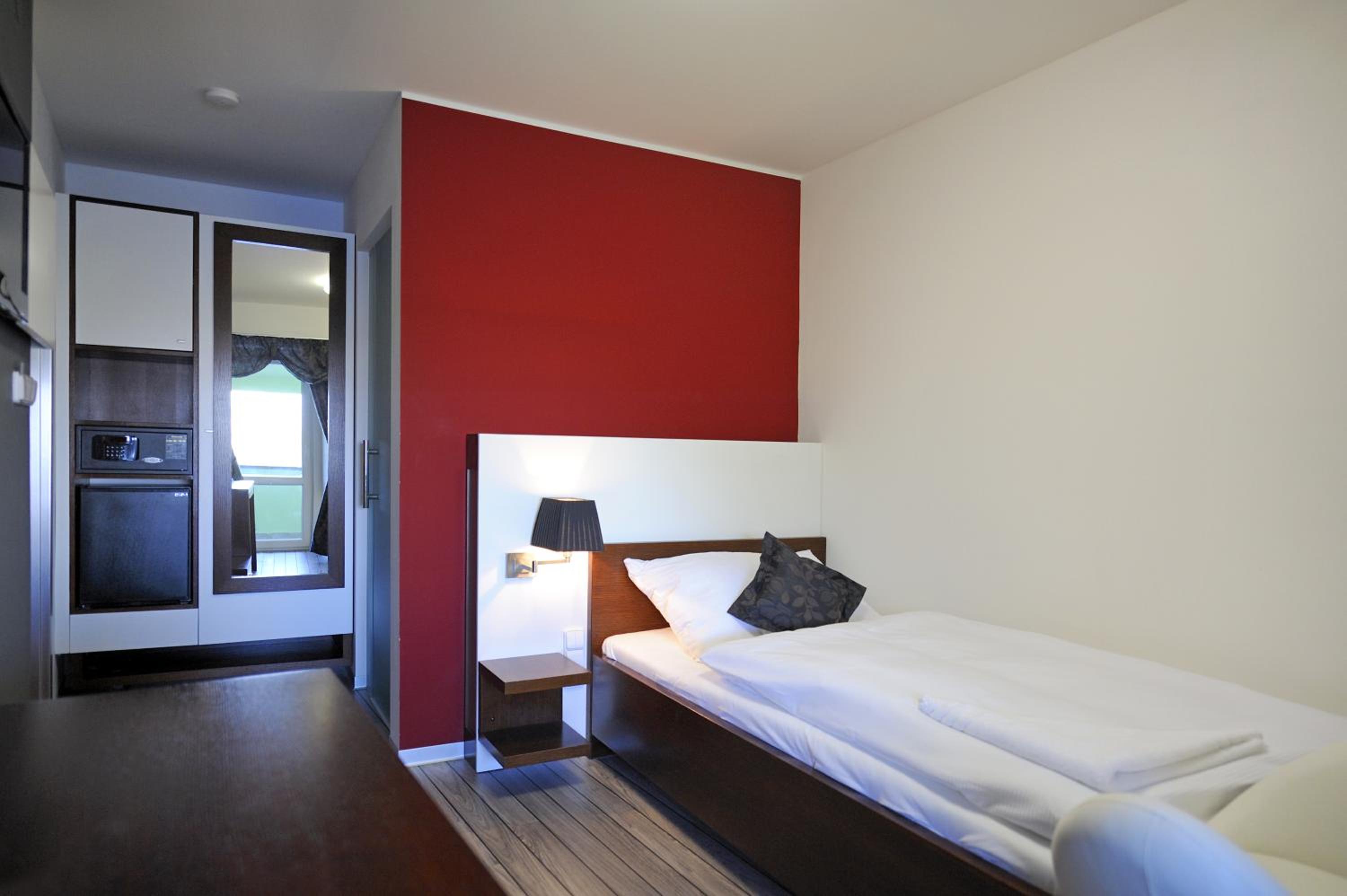 Single Room photo 3