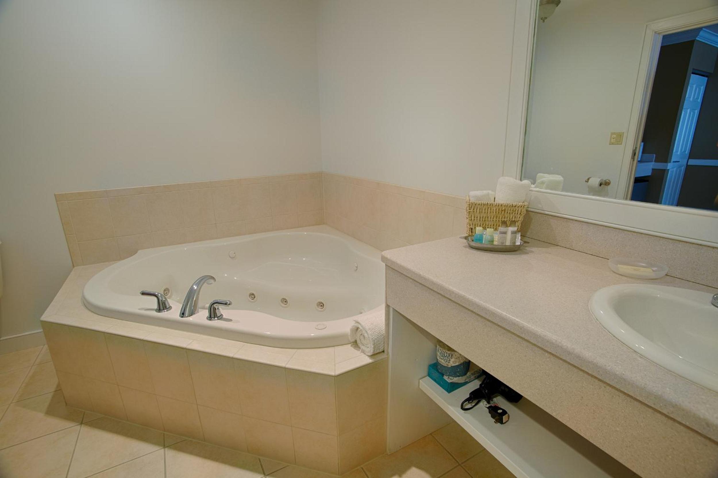 King Room with Spa Bath - Photo 2