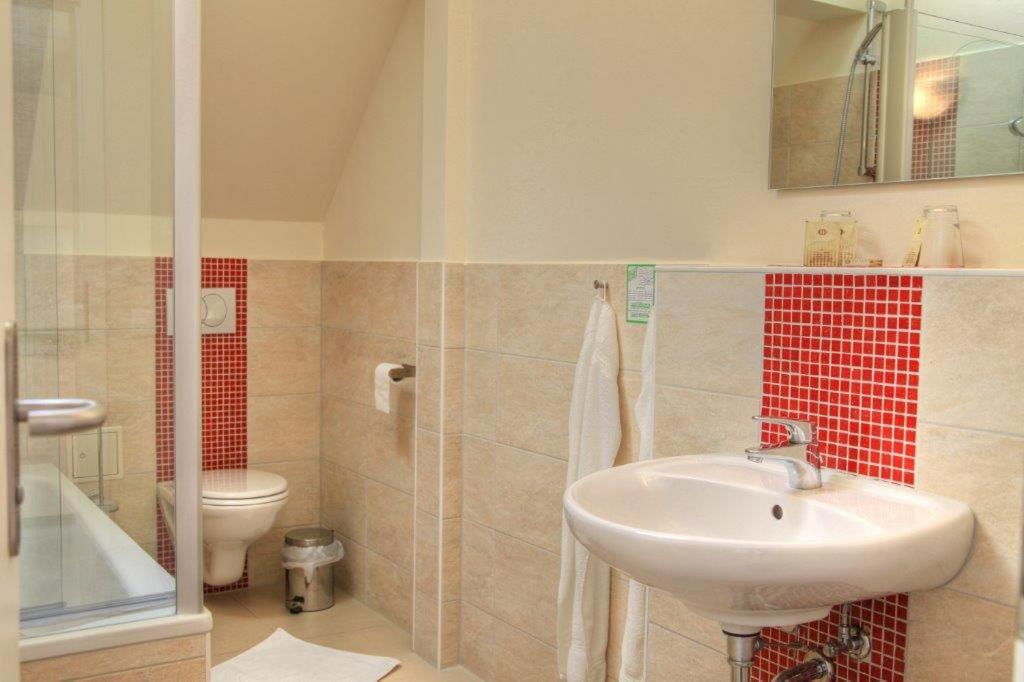 One-Bedroom Junior Suite with Balcony and Kitchenette photo 2