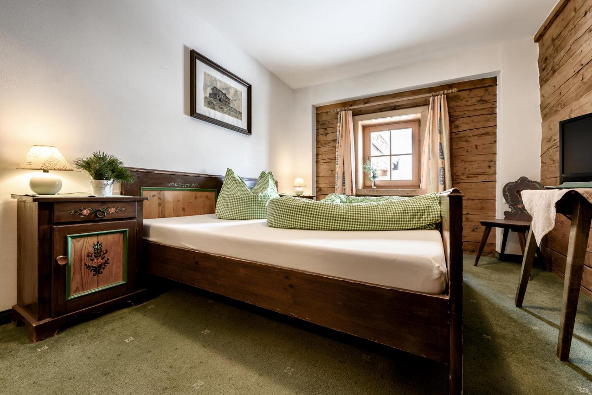 Small Double or Twin Room photo 1