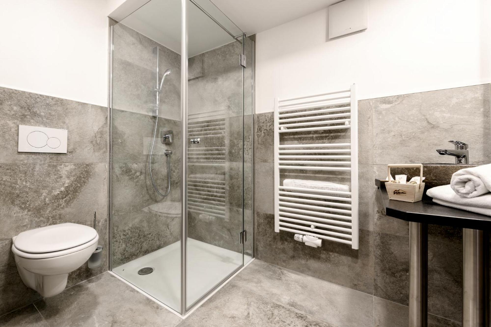 Deluxe Double Room with Balcony photo 2
