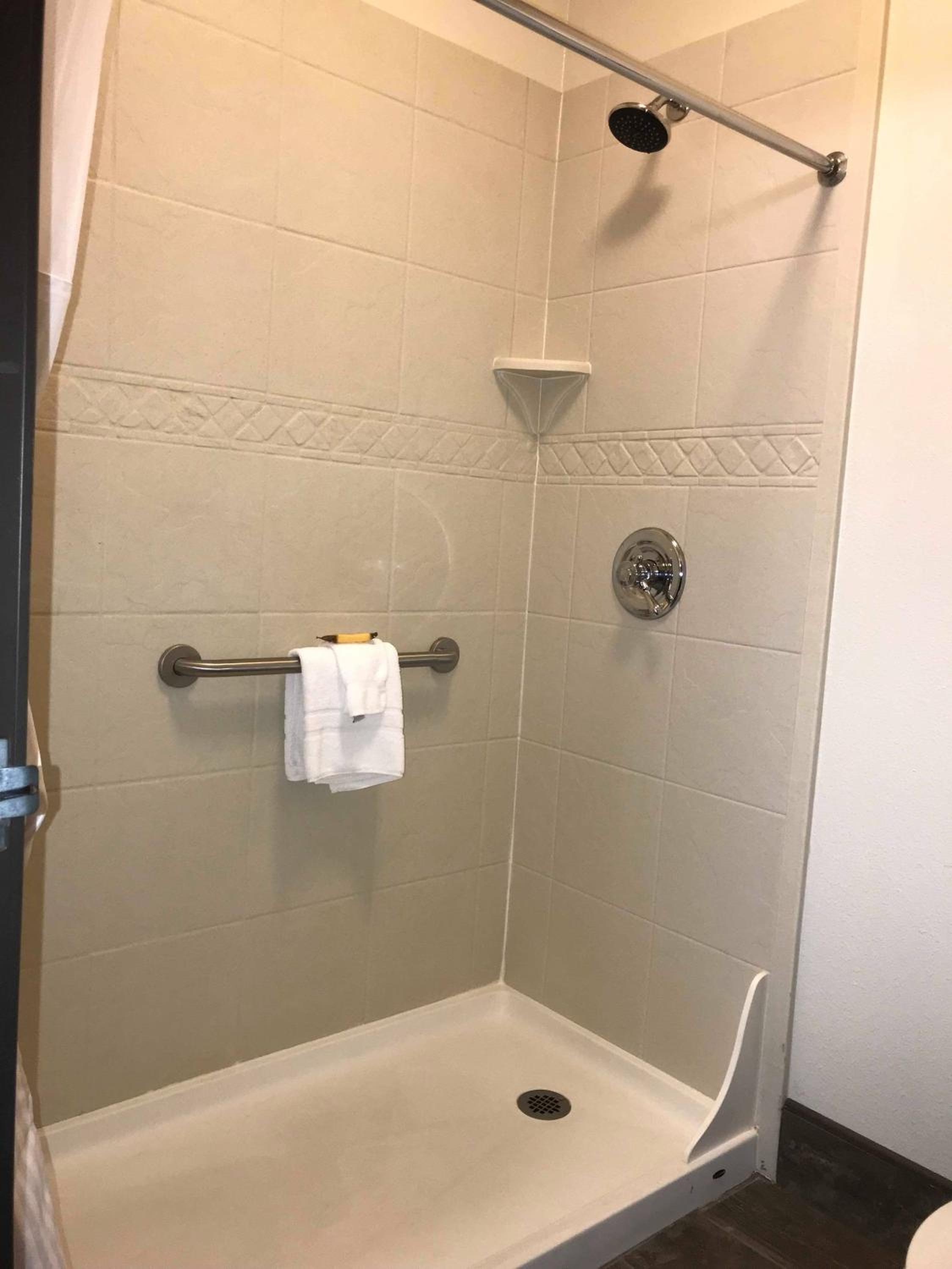 Deluxe Queen Room with Two Queen Beds photo 3