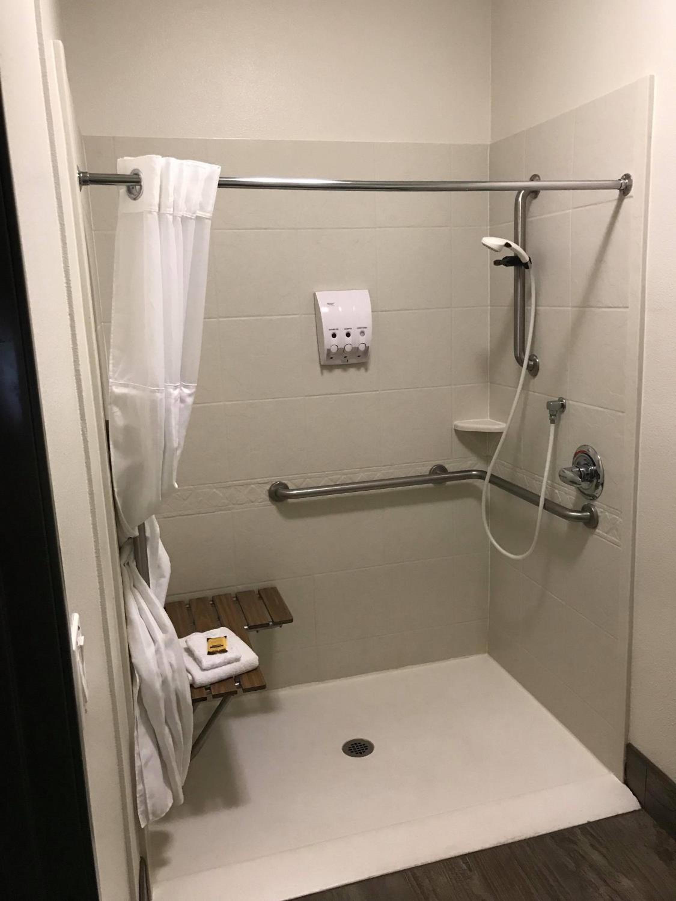 Double Room - Disability Access photo 3