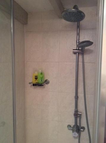 Twin-bedded room with shower photo 2