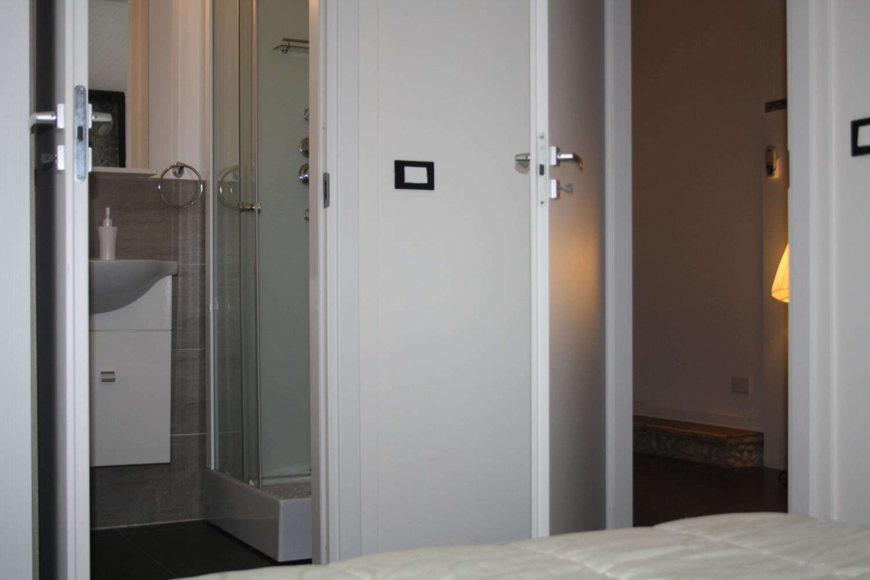 Double Room - Photo 3
