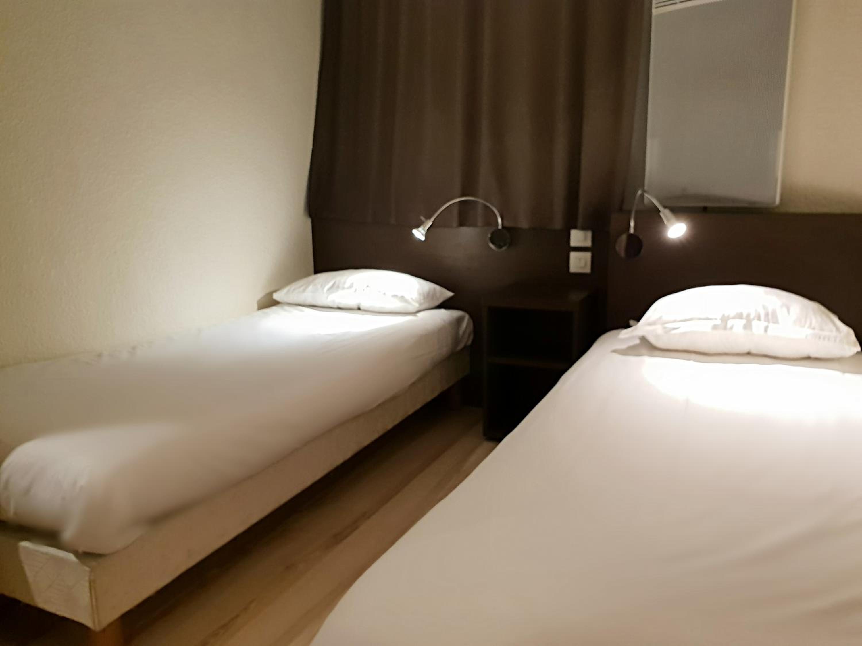 Twin Room - Photo 5
