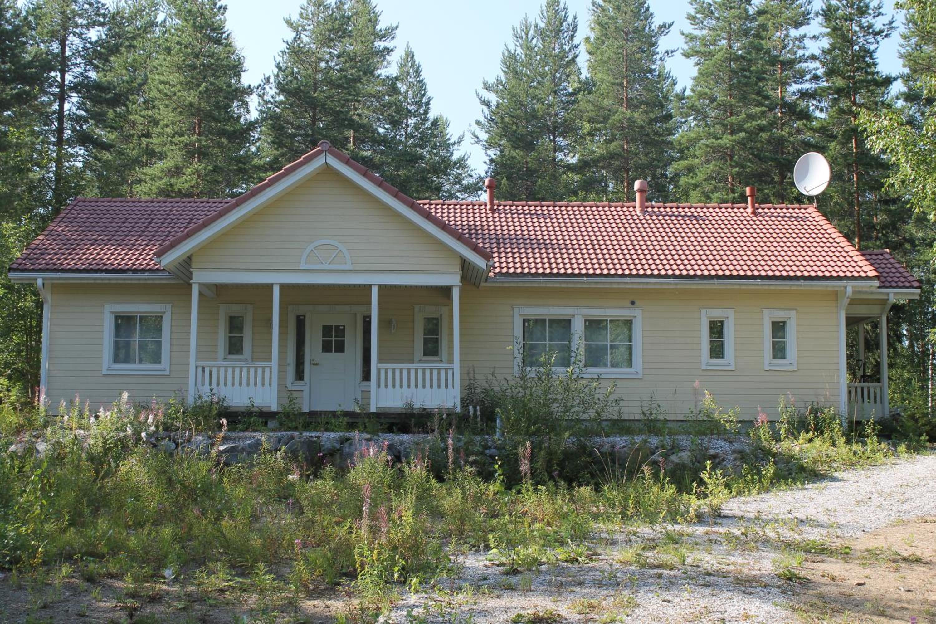 Four-Bedroom House - Photo 8