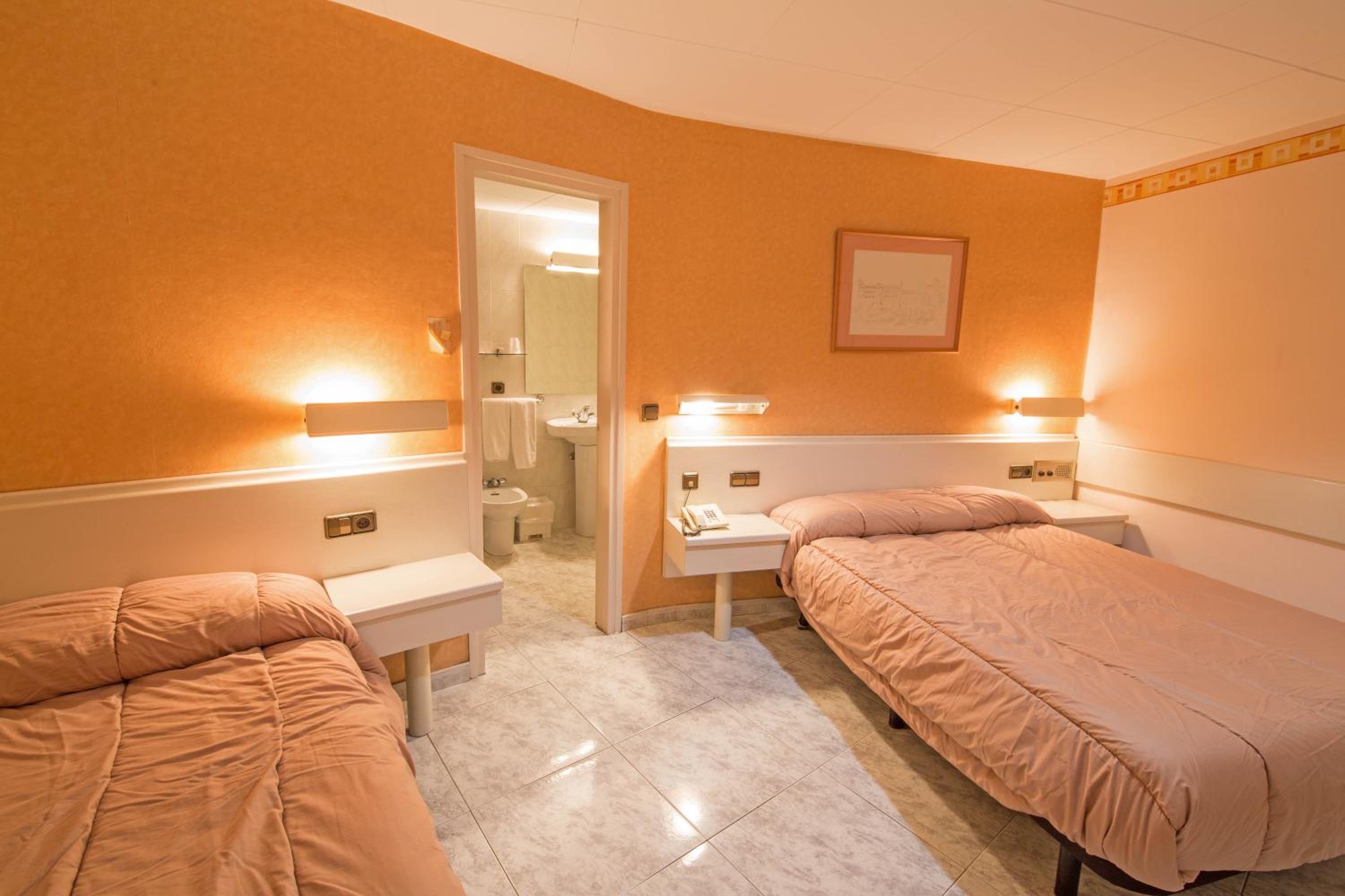 Habitación Doble Estándar o con Dos Camas Individuales.
