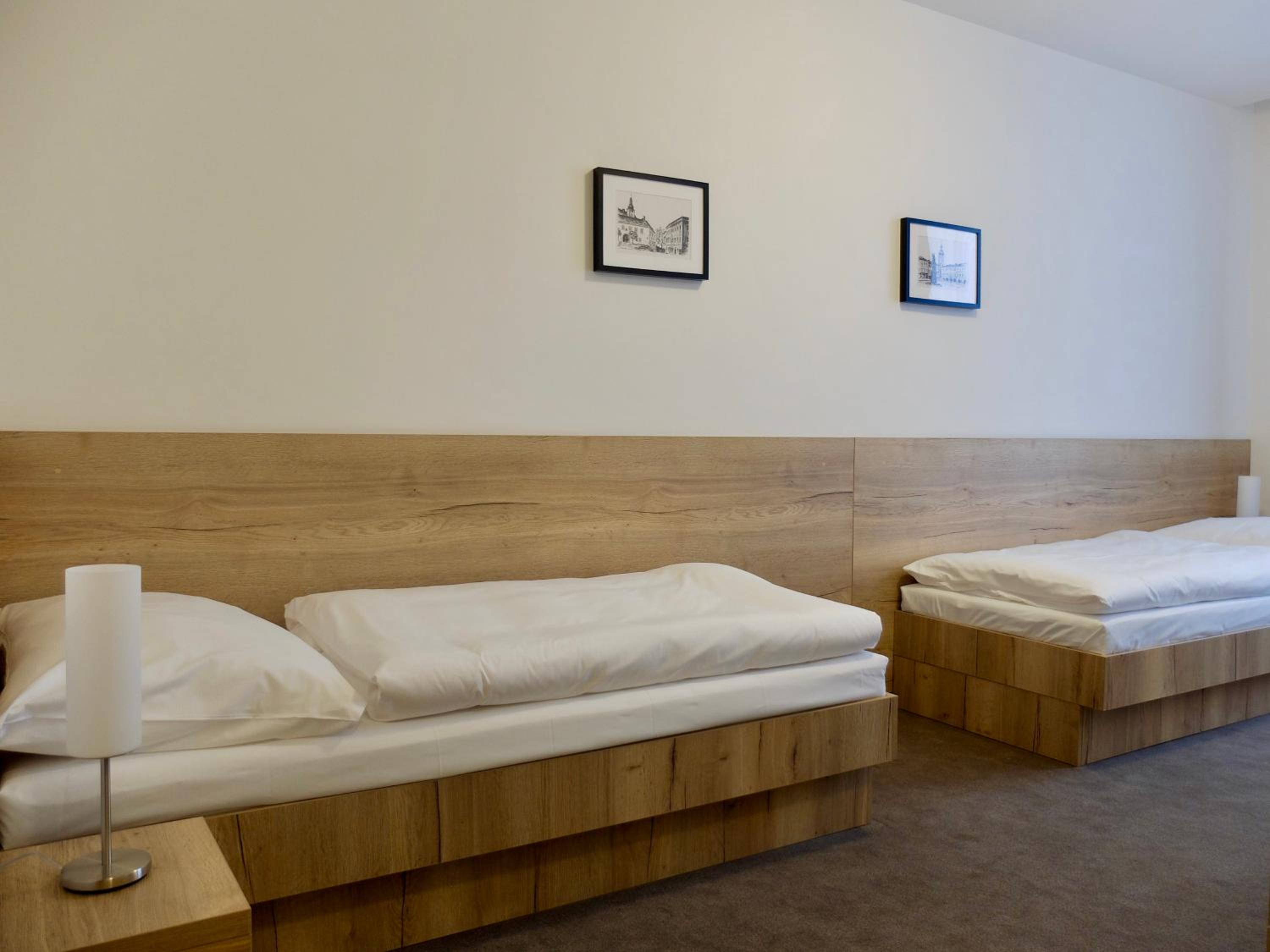 Economy Twin Room - Photo 2