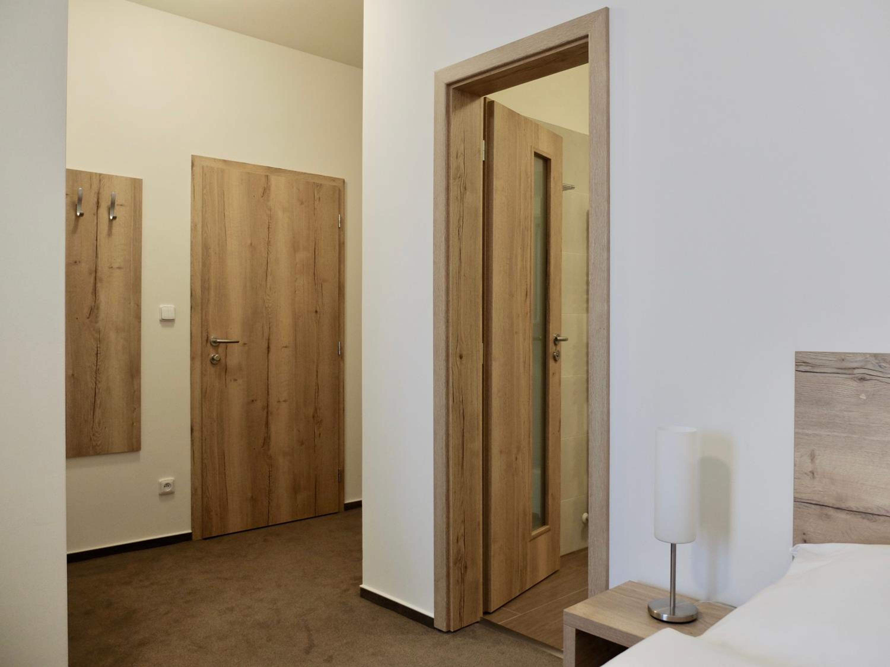 Economy Twin Room - Photo 3