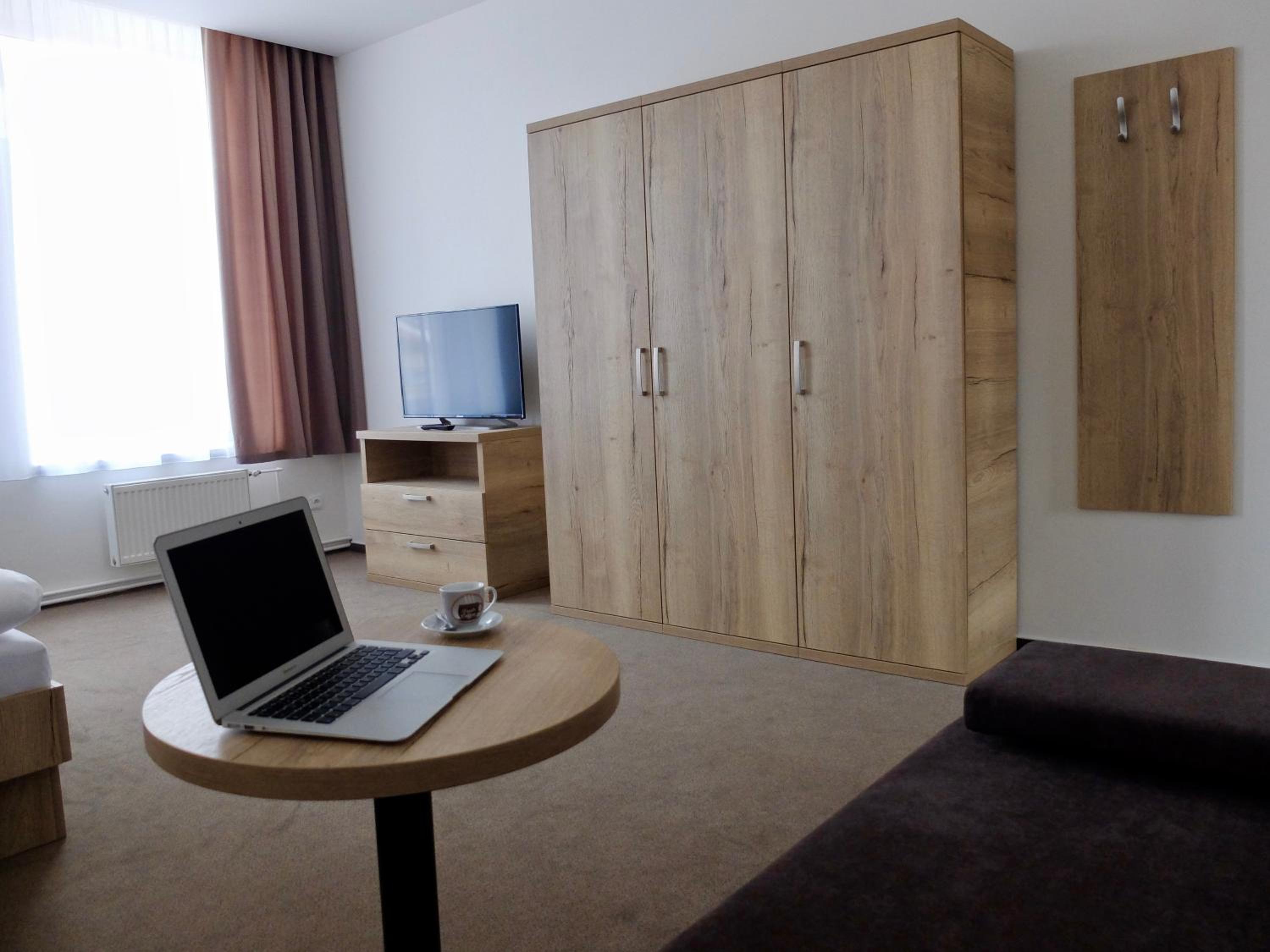 Large Double or Twin Room - Photo 2