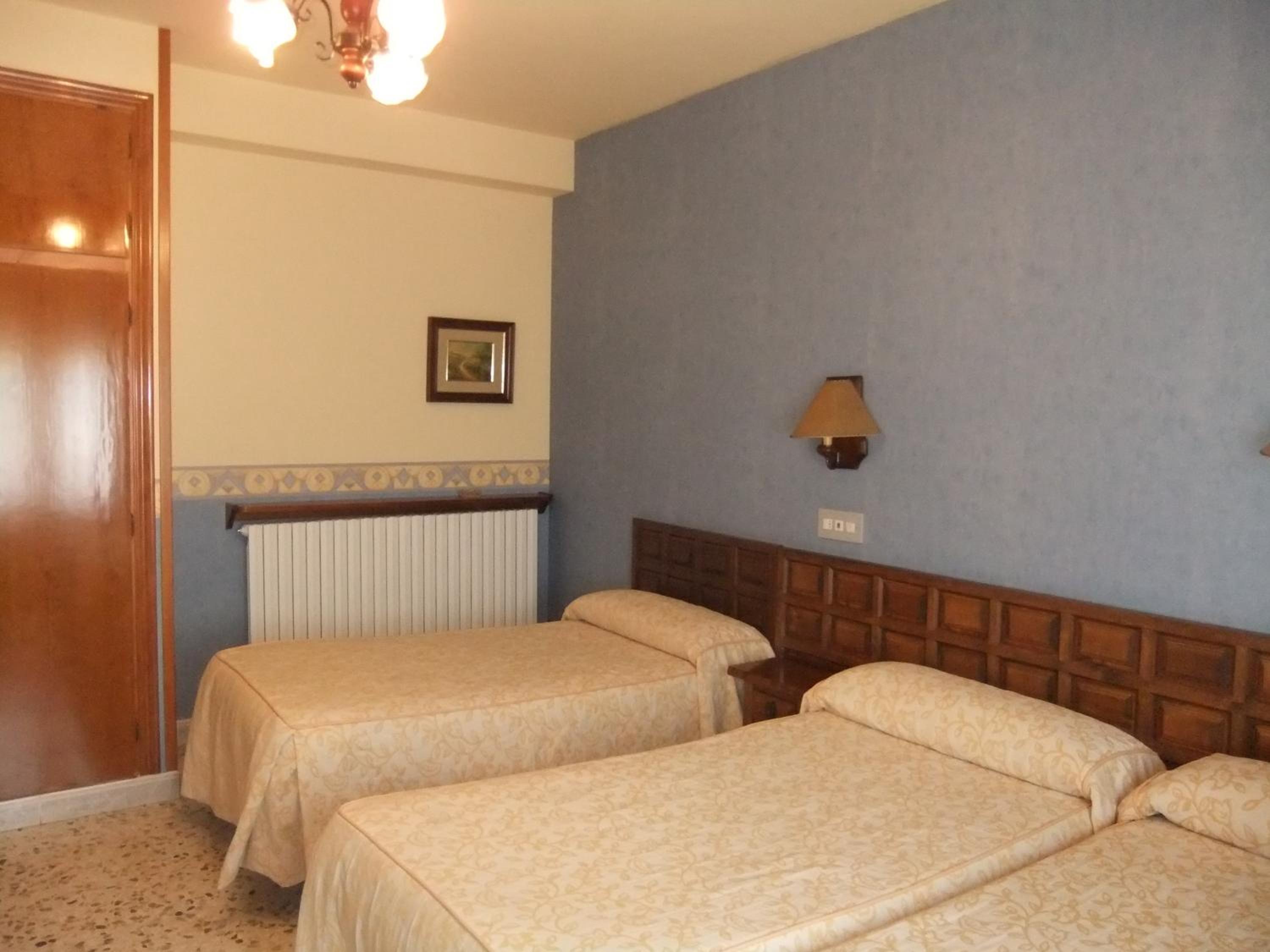 Double Room with 2 Extra Beds photo 2