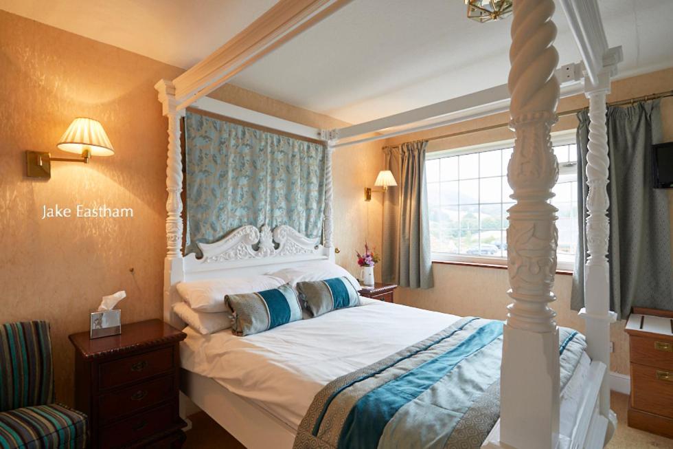 Room with Four-Poster Bed photo 2