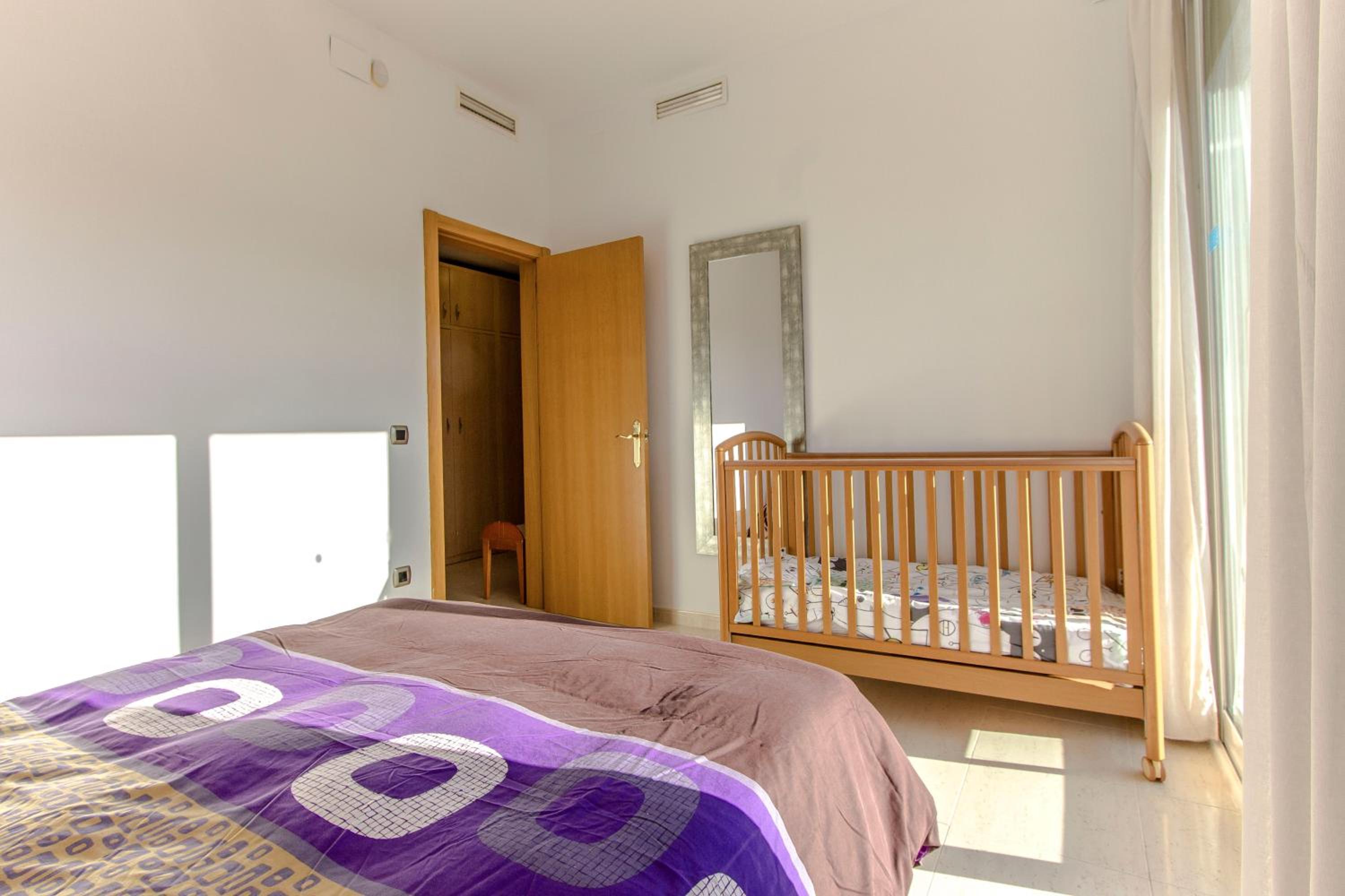 Four-Bedroom House photo 3