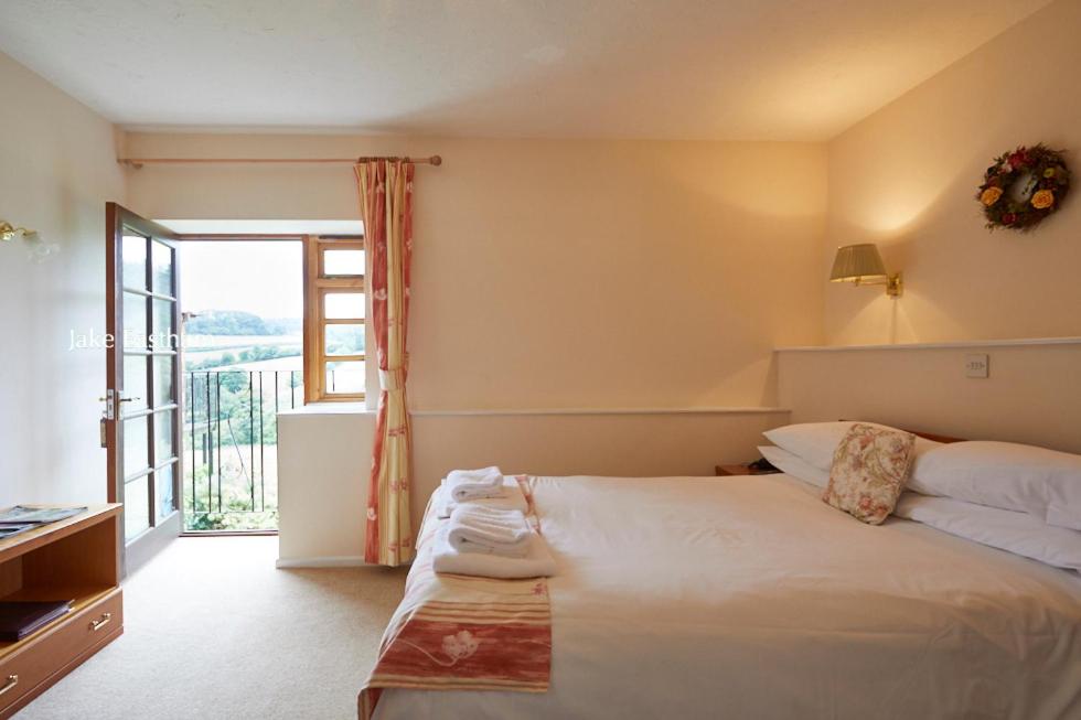 Three-bedroom Cottage - The Carriages photo 3