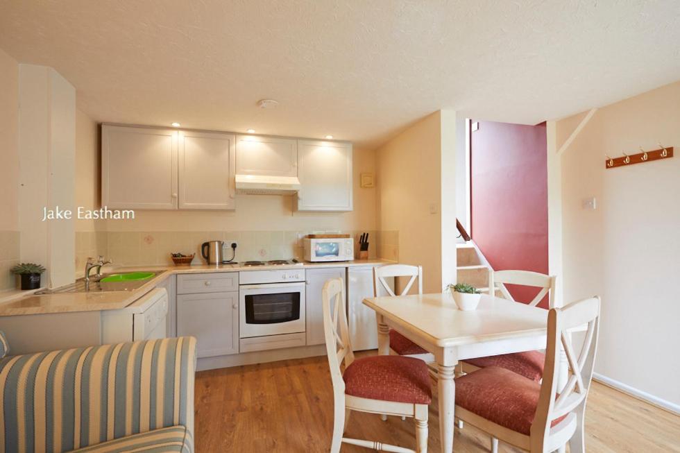 Three-bedroom Cottage - The Carriages photo 2