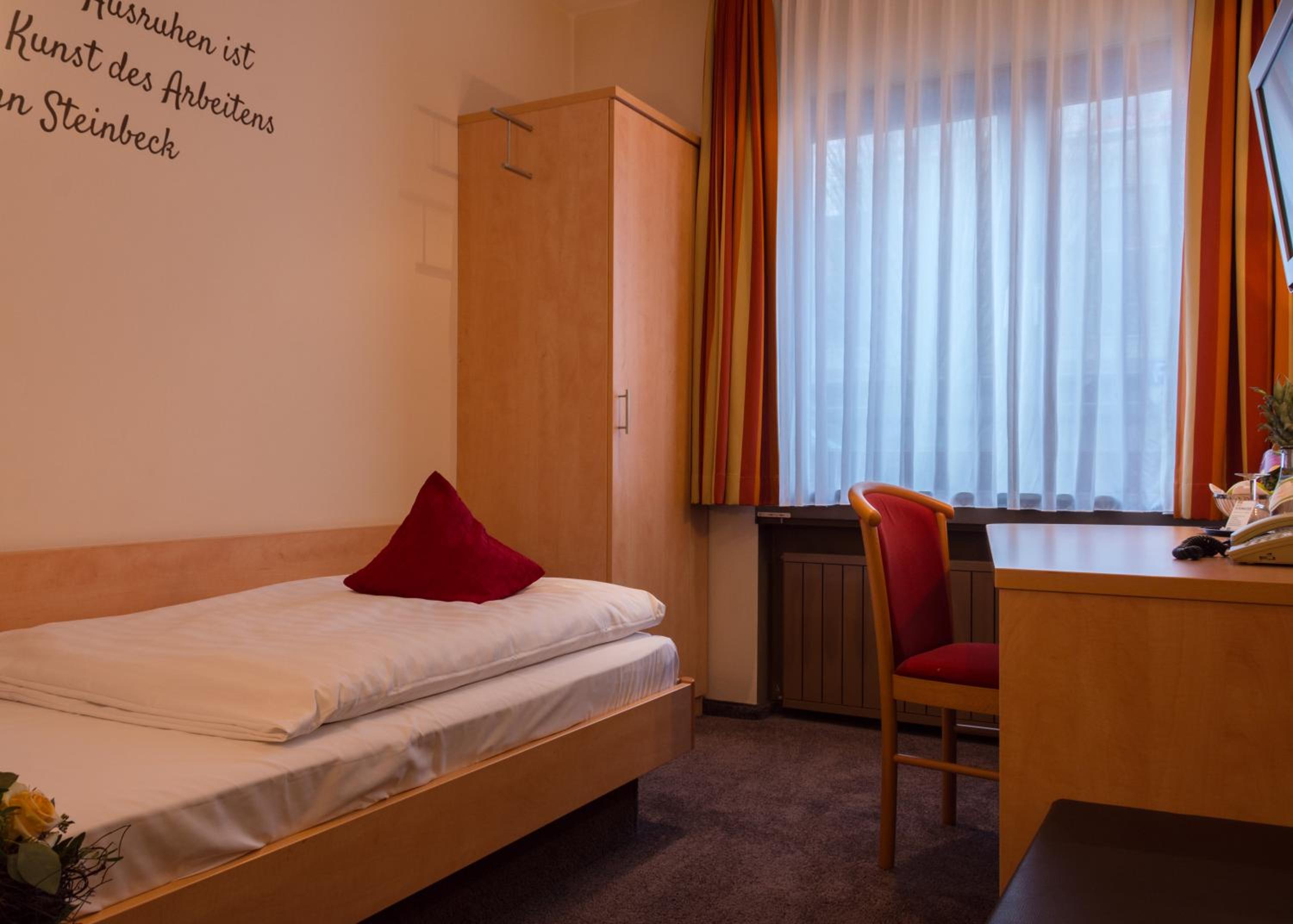 Single Room photo 2