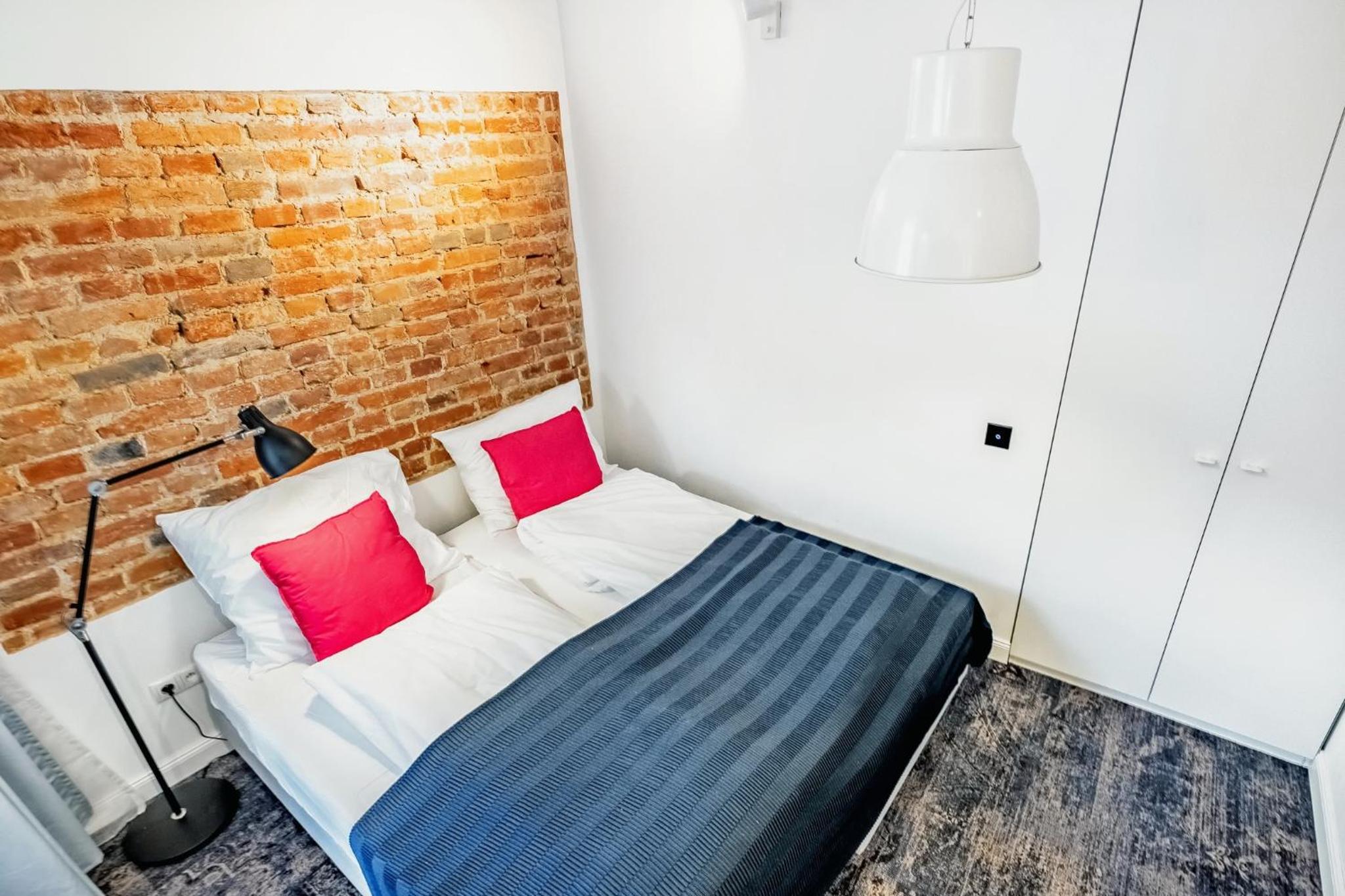 Studio Apartment - Photo 1